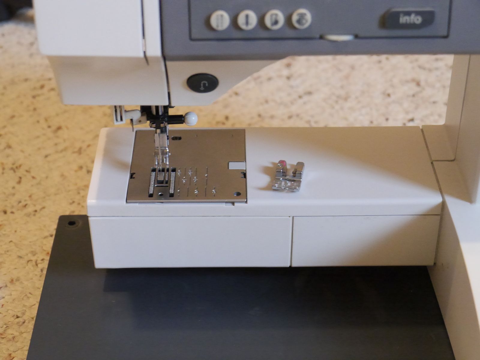 Adjust Timing on Pfaff 2030 Sewing Machine 8 Steps (with Pictures