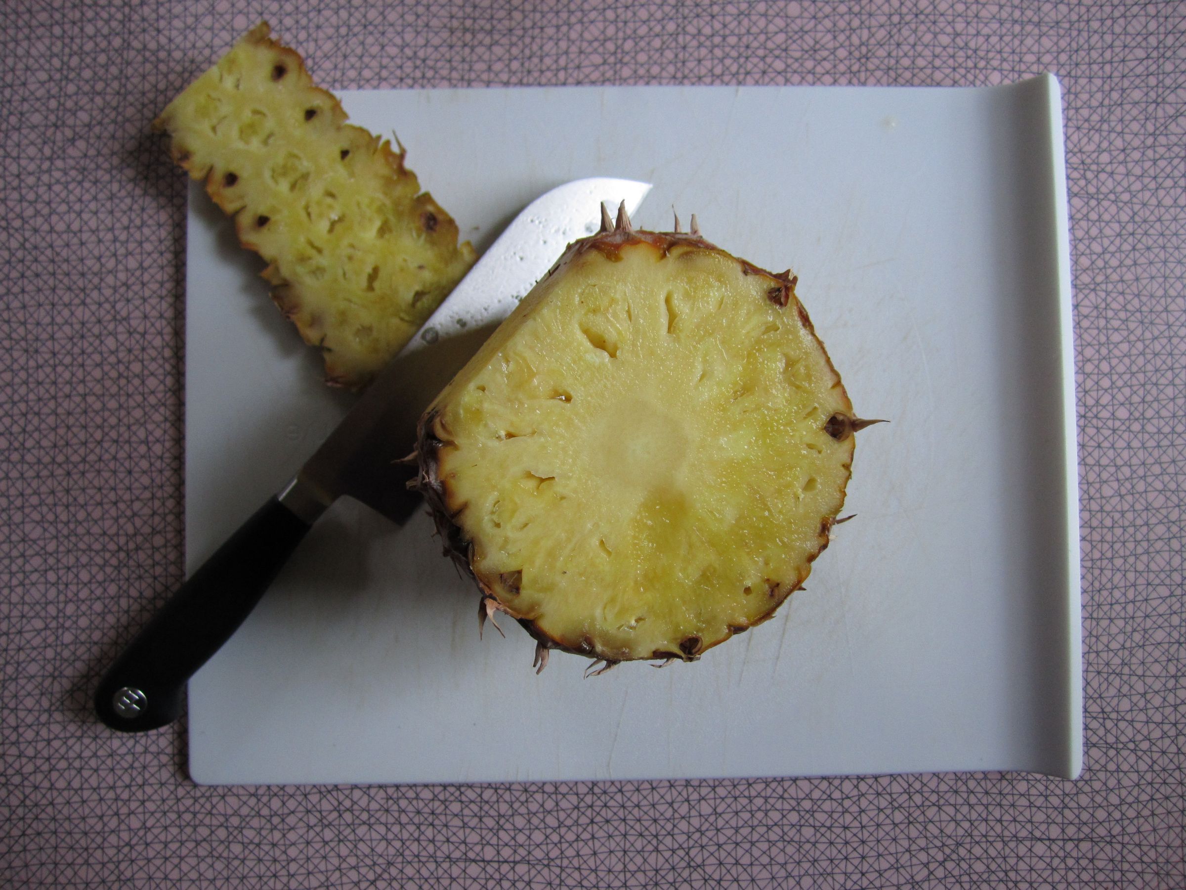 How To Cut Up a Pineapple! 9 Steps (with Pictures) Instructables