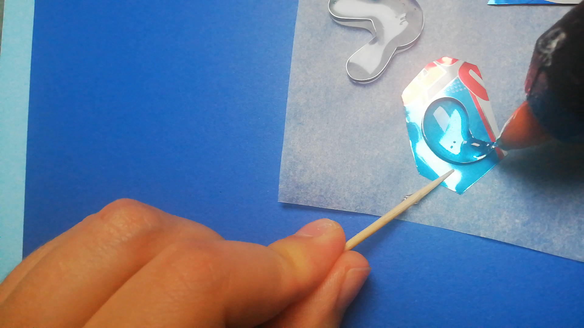 Hot Glue + Soda Cans = Gemstones! 10 Steps (with Pictures