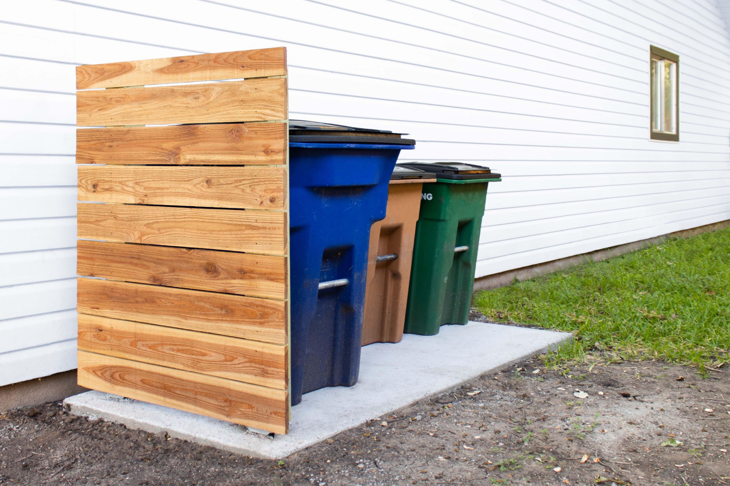 DIY Privacy Fence for Trash Cans (and Other Ugly Stuff) 11 Steps