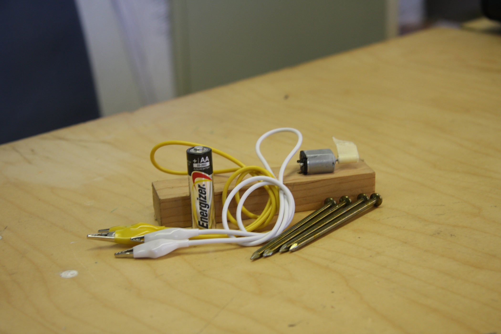 How to Make a Simple Battery Holder 4 Steps Instructables