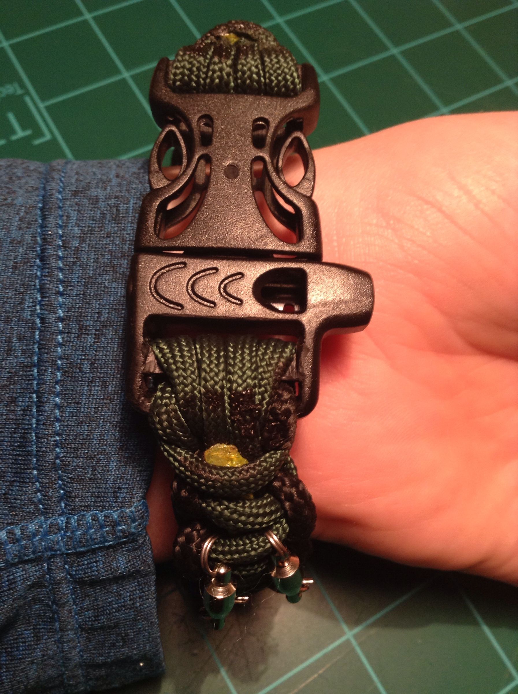 Survival Kit Inside a Paracord Bracelet 9 Steps Instructables