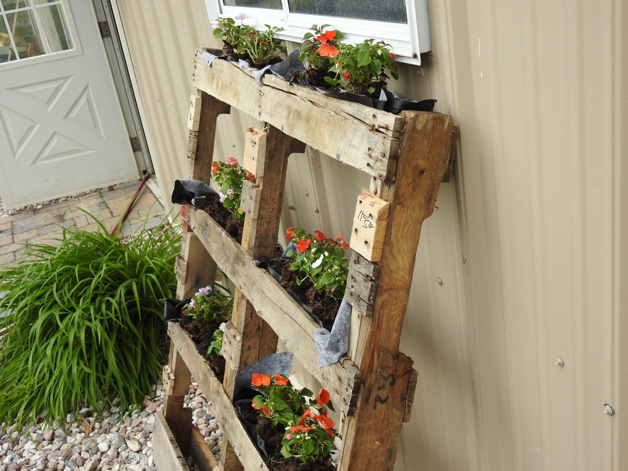 Pallet Flower Box 8 Steps Instructables