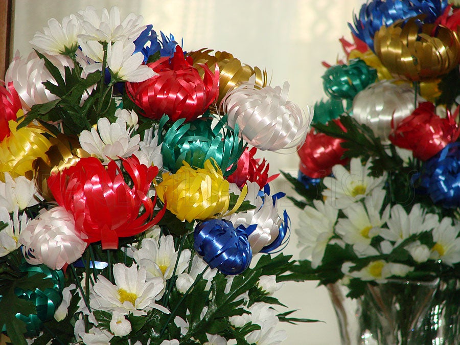 How to Make Colorful Flowers With Curling Ribbons 10 Steps (with