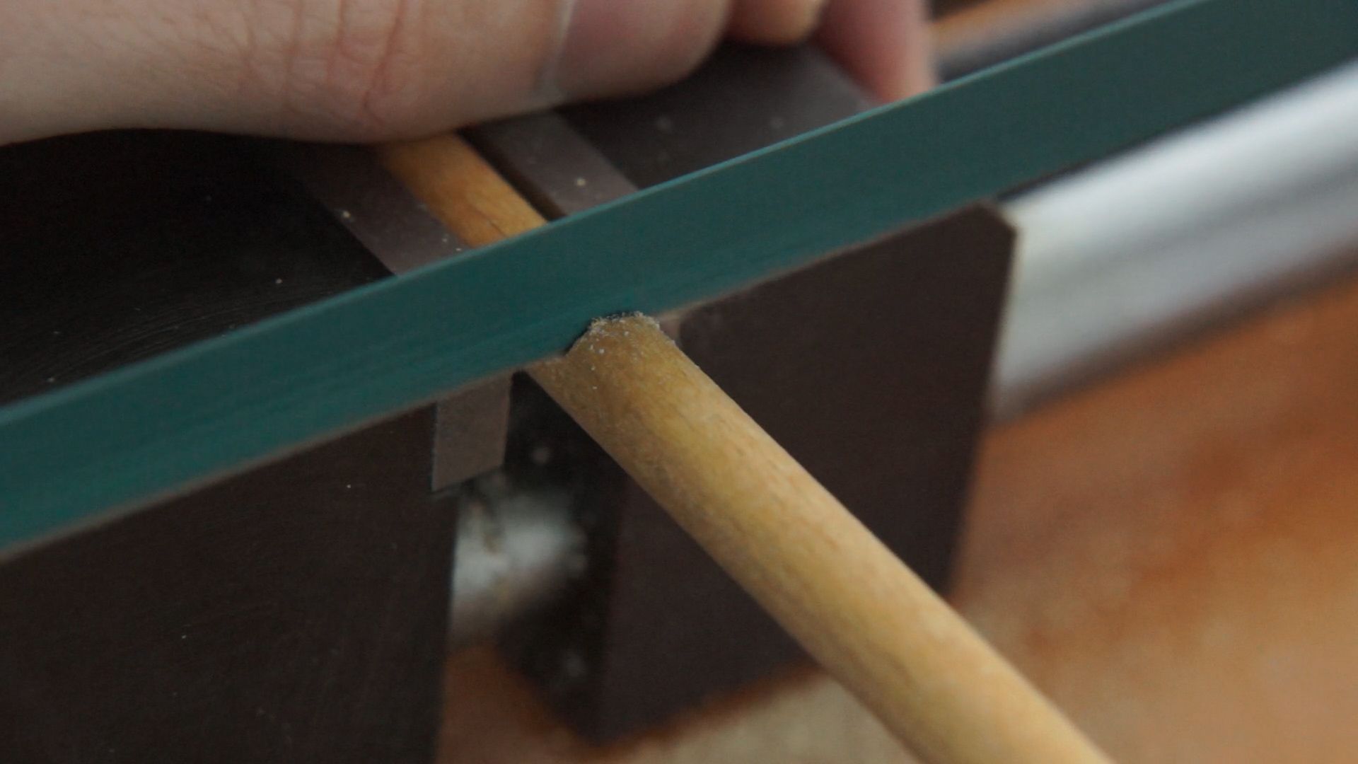 Box Shelf Clever Attached to Wire Rope 6 Steps (with Pictures