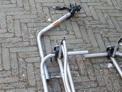 connecting bike trailer to bike