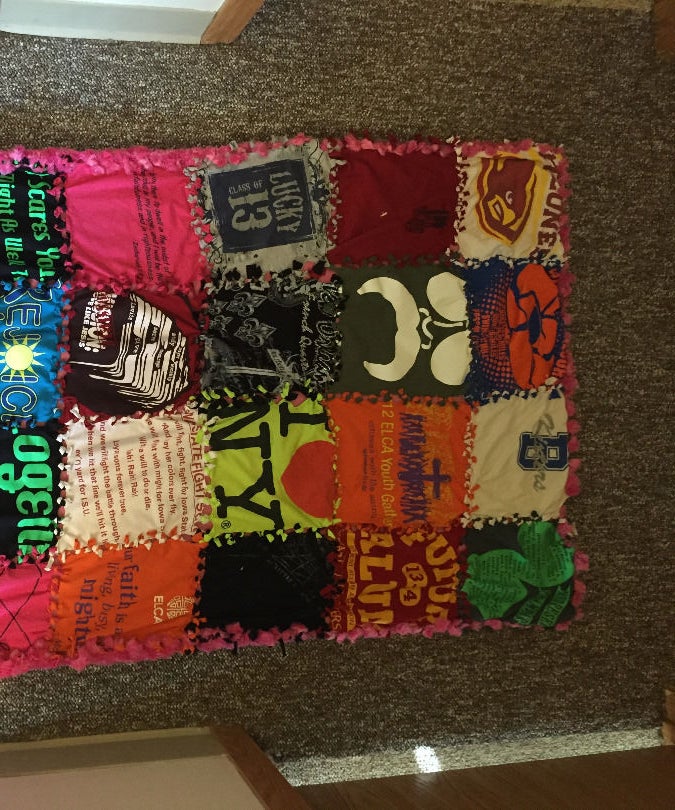 How to Make a NoSew TShirt Blanket 5 Steps (with Pictures) Instructables