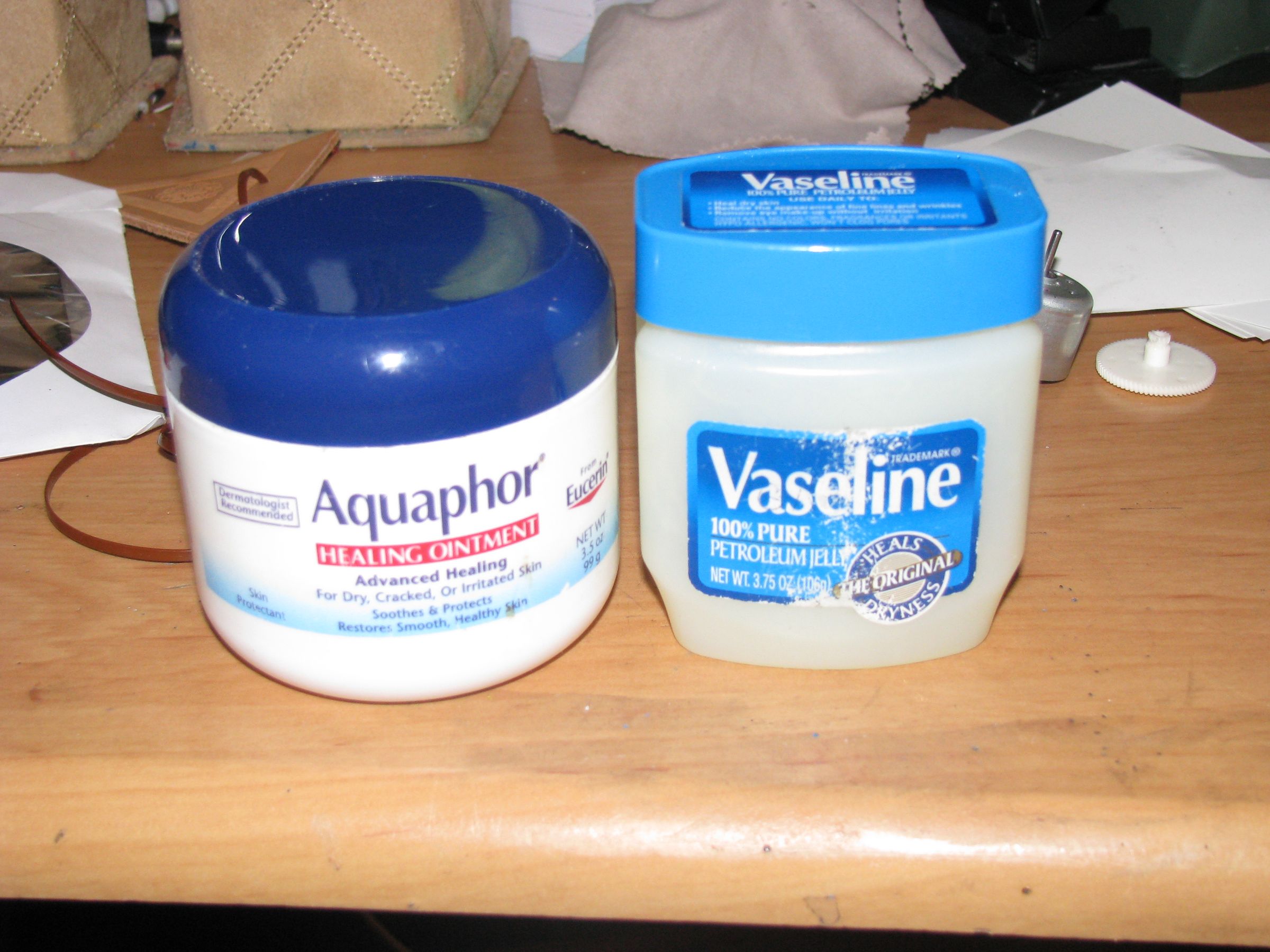 Remove Scratches From a CD/DVD With Vaseline (Petroleum Jelly) 4