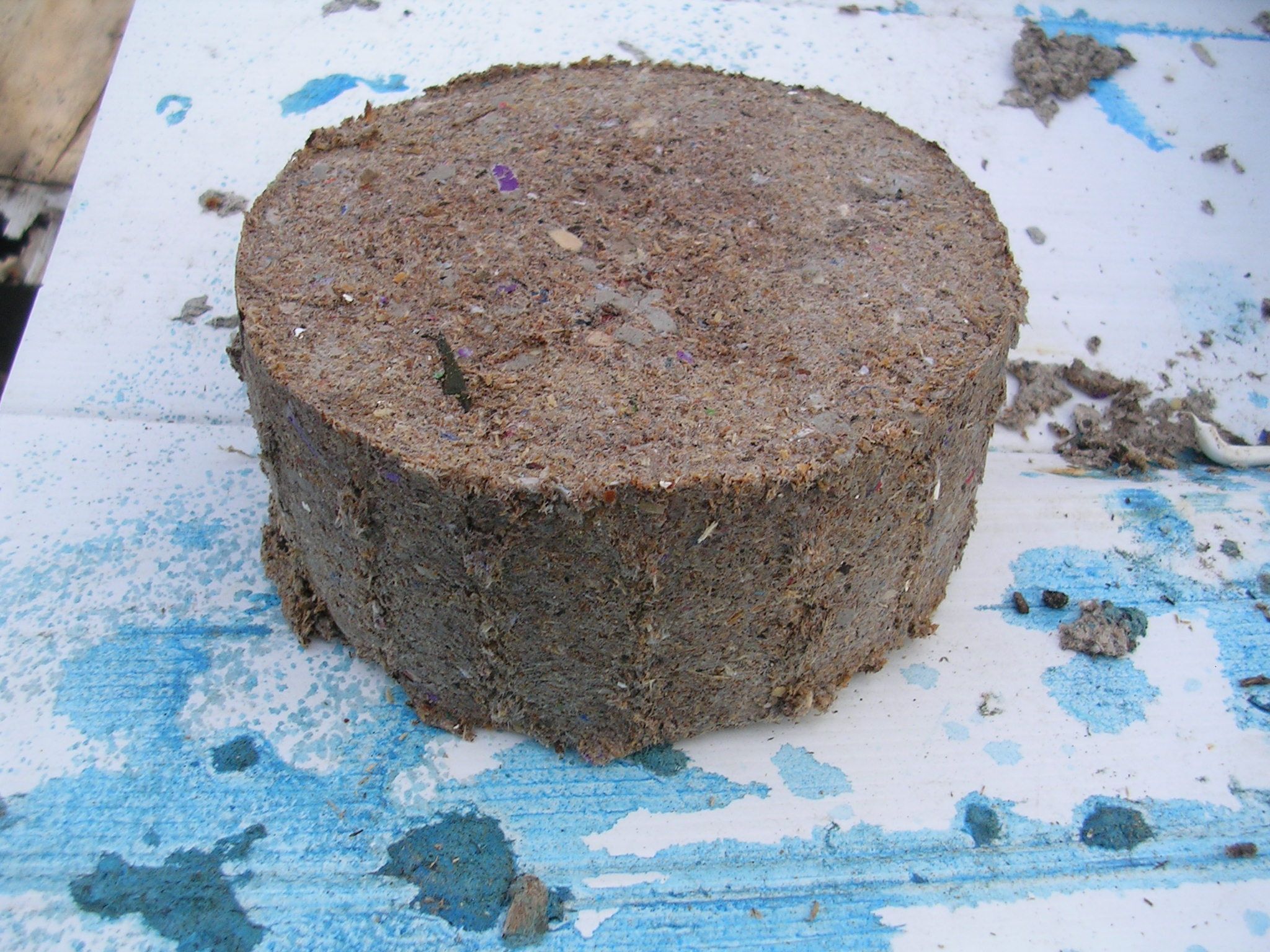 Bio Fuel Briquettes, Compress Paper Pulp and Sawdust Into Fuel Bricks