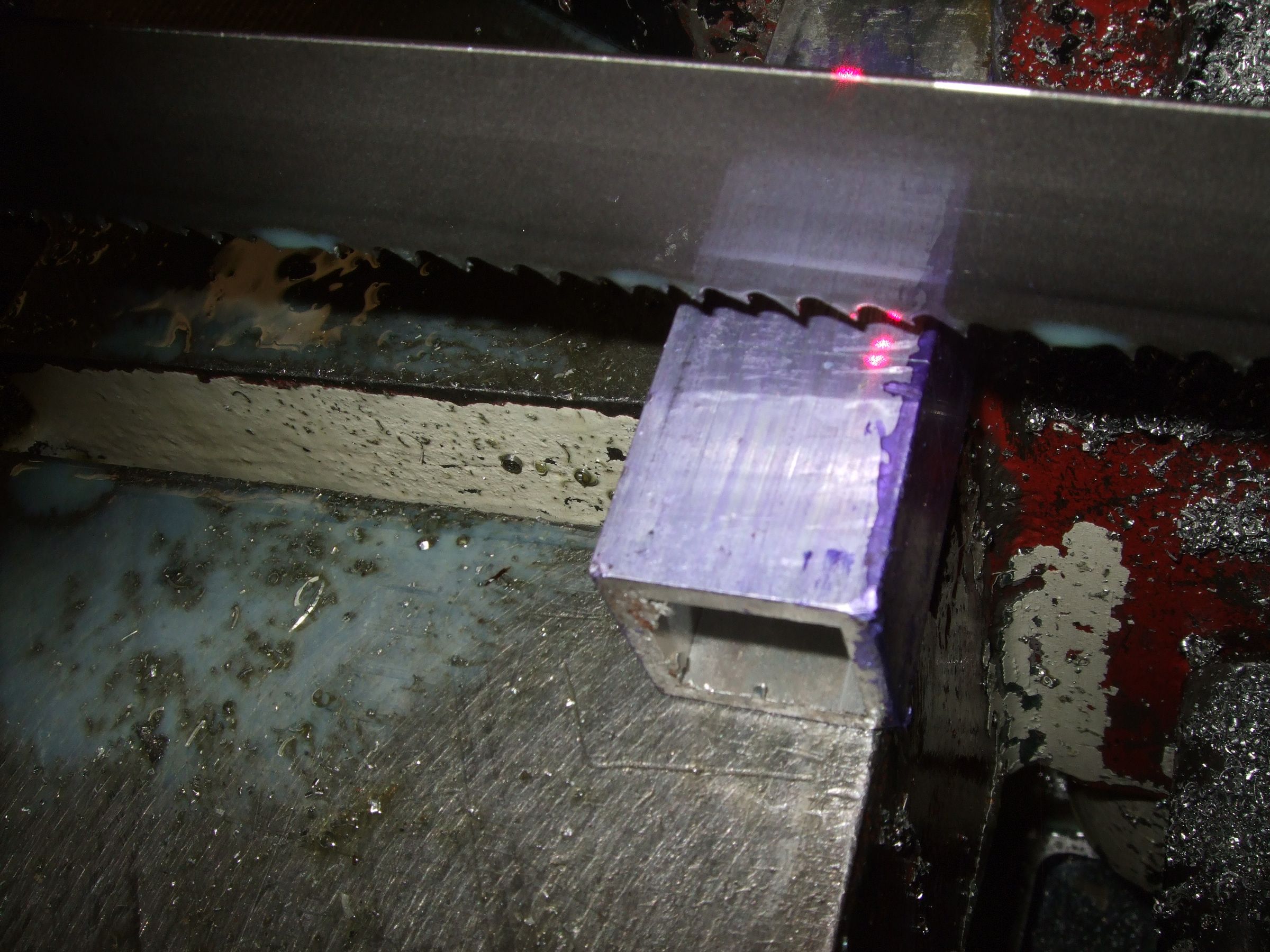 How to Use a Horizontal Bandsaw (With Accuracy and Precision) 7 Steps