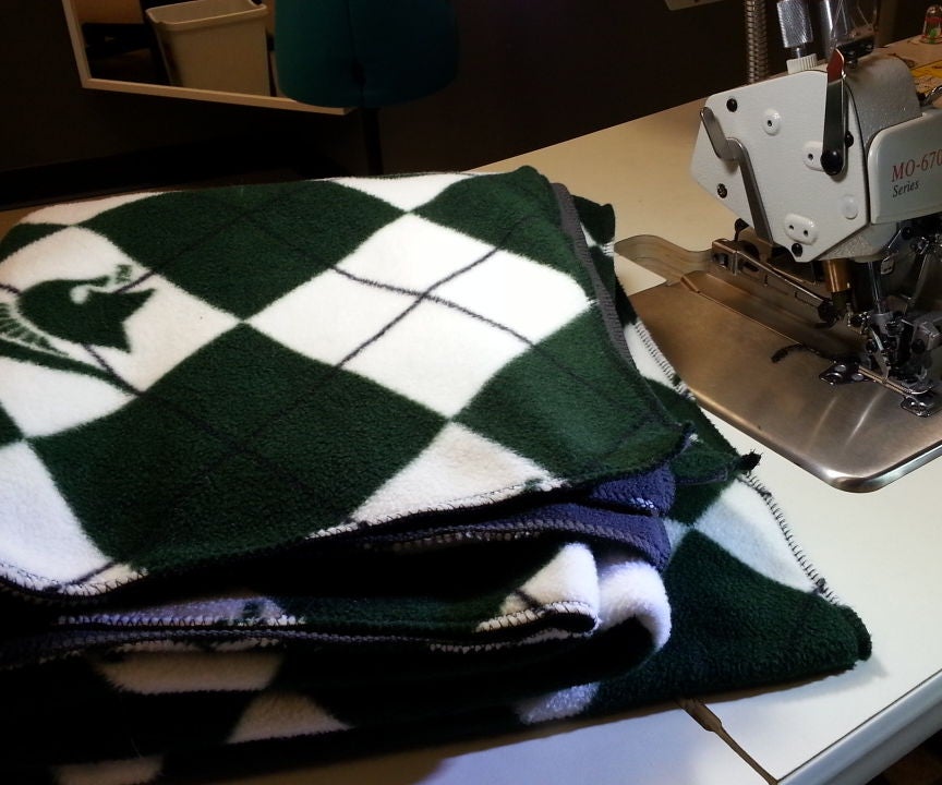 Easy Fleece Blanket With a Serger 6 Steps Instructables