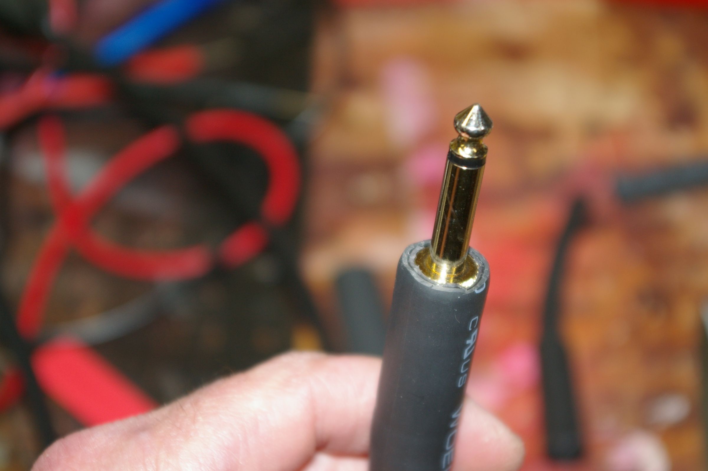 How to Fix, Repair or Make a 1/4" Inch Guitar Cable 8 Steps
