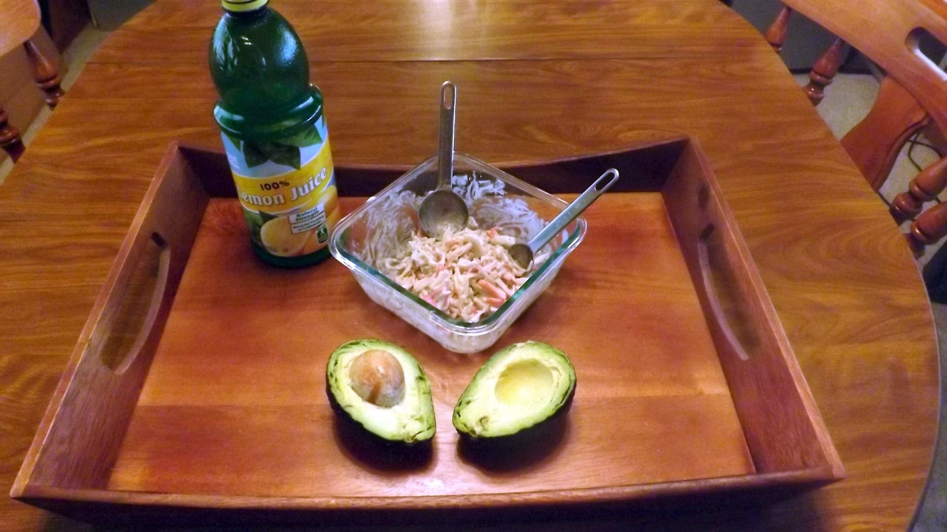 AVOCADO WITH SPICY IMITATION CRAB MEAT STUFFING 4 Steps (with