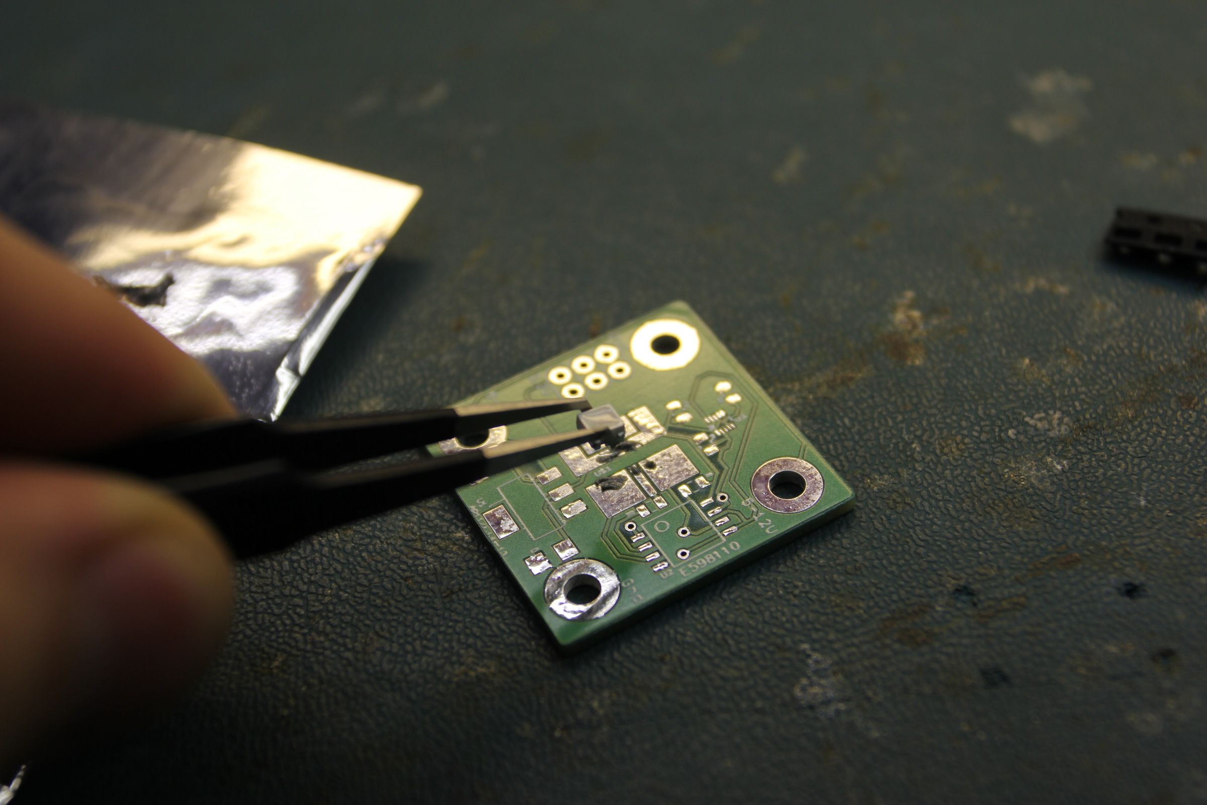 Soldering Tiny SMD Components the Easy and Fast Way (with a Hotplate