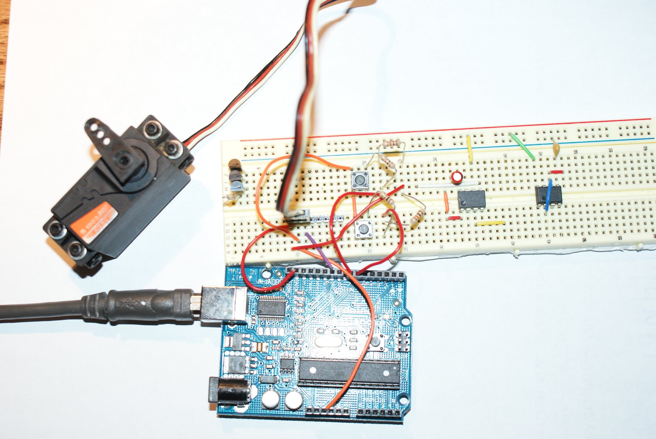 Controlling an RC Servo Motor With an Arduino and Two Momentary