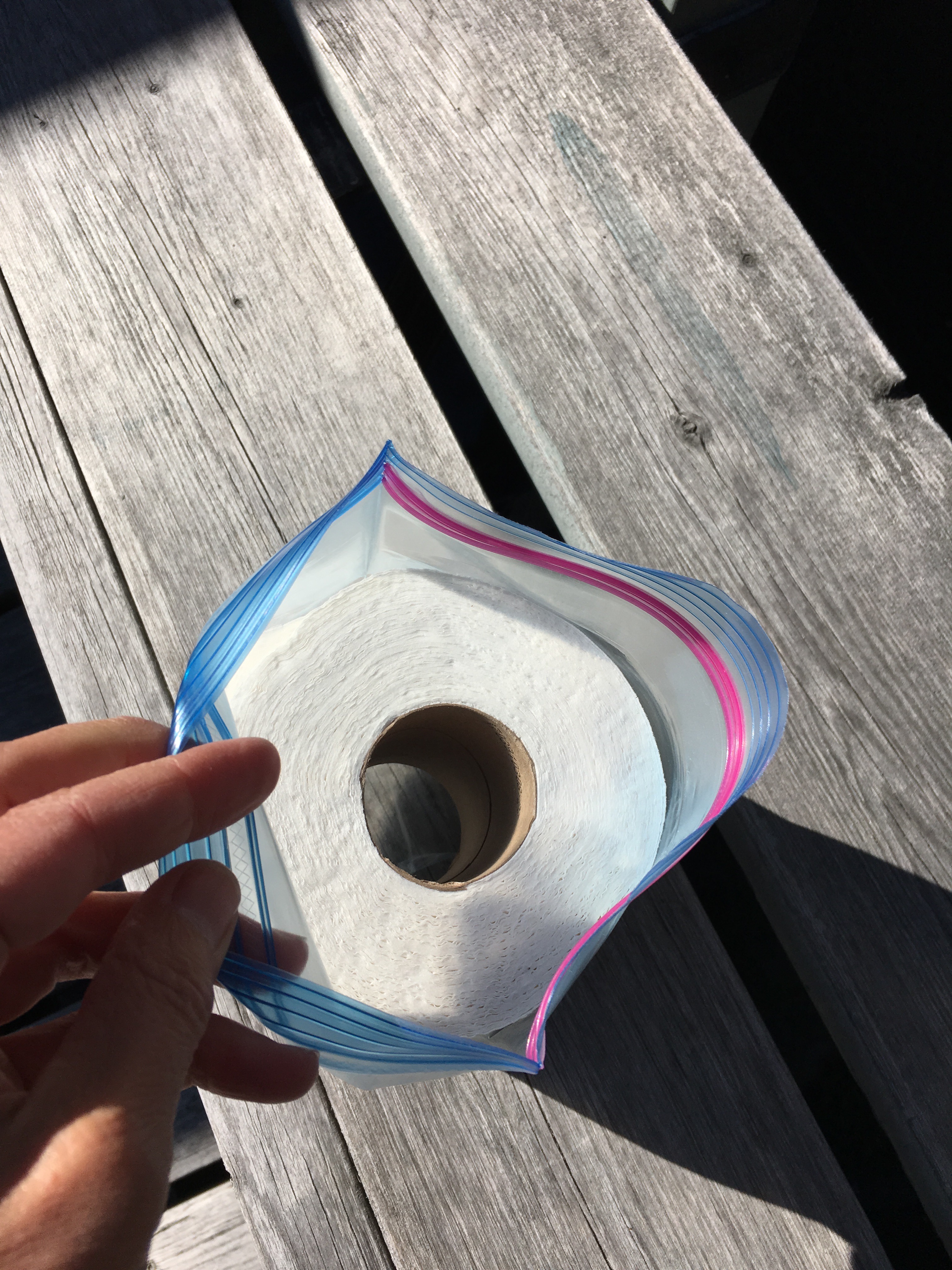 Ziplock Toilet Paper Dispenser Camping and Canoeing 4 Steps (with