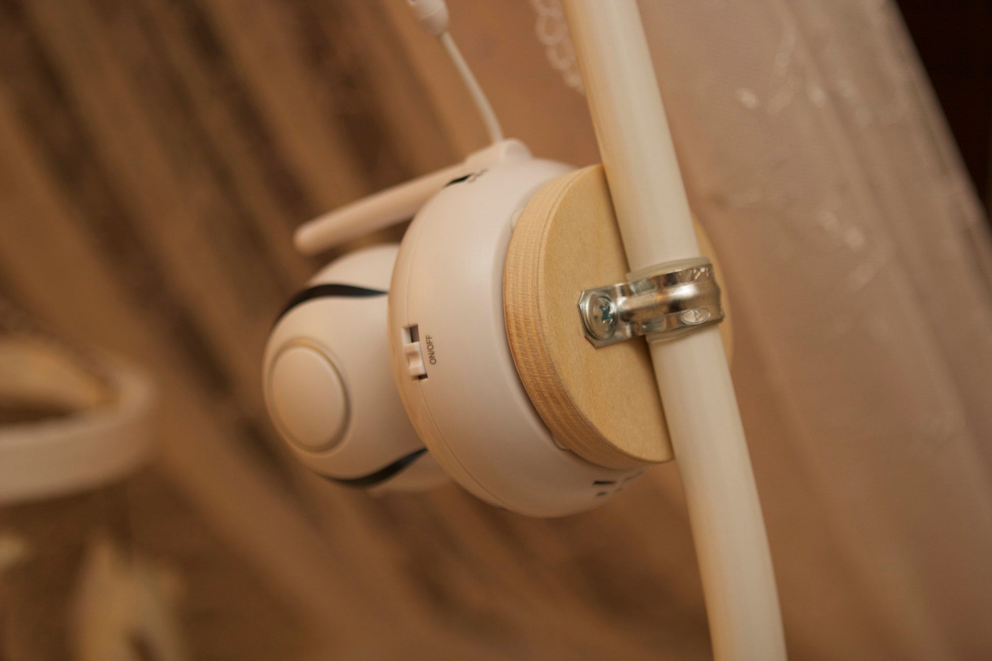 Mount Baby Monitor Camera in the Crib 11 Steps (with Pictures