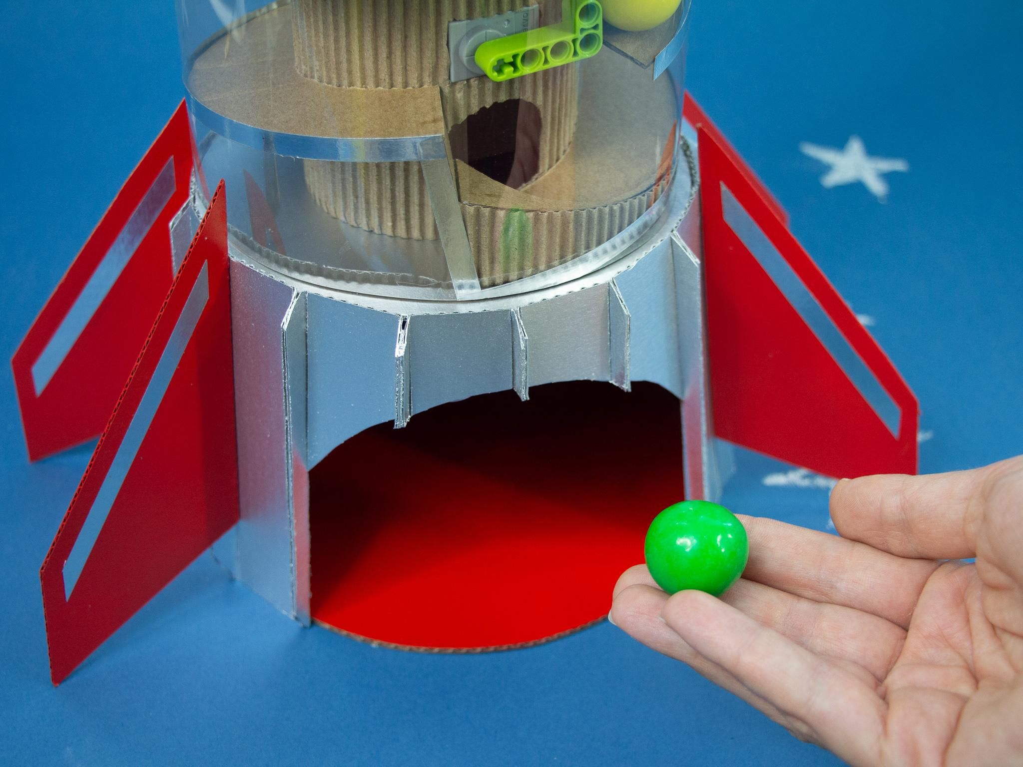 HandsFree Cardboard Gumball Machine 18 Steps (with Pictures