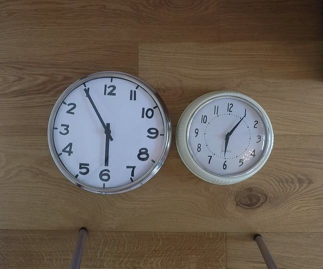 How to Make a Counterclockwise Clock (in Under 10 Minutes!) 3 Steps