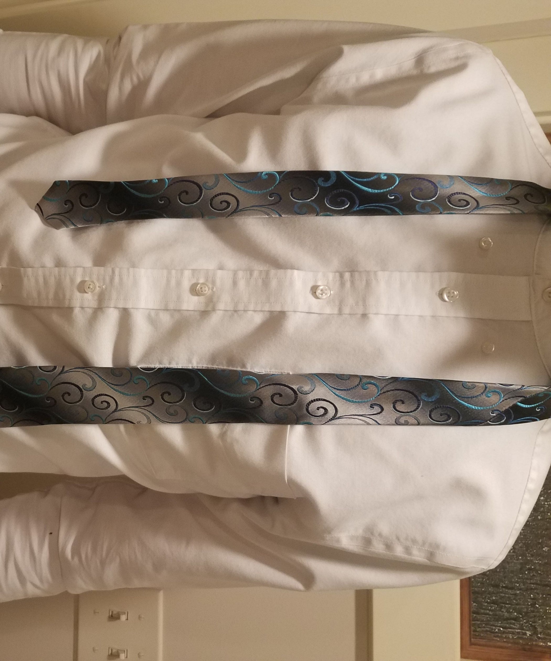 how to wear a necktie female