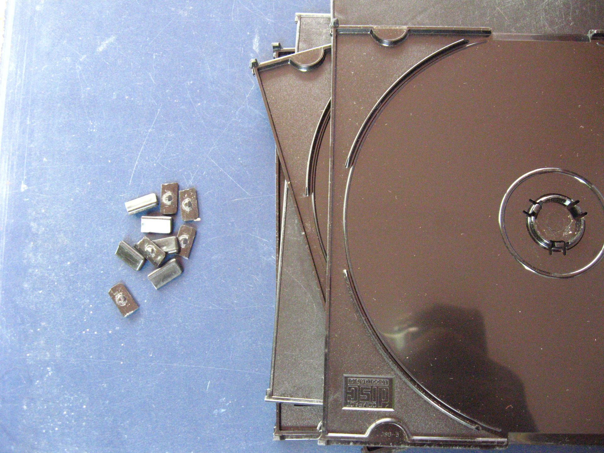 Desktop Organiser With Old CD Jewel Cases 9 Steps (with Pictures