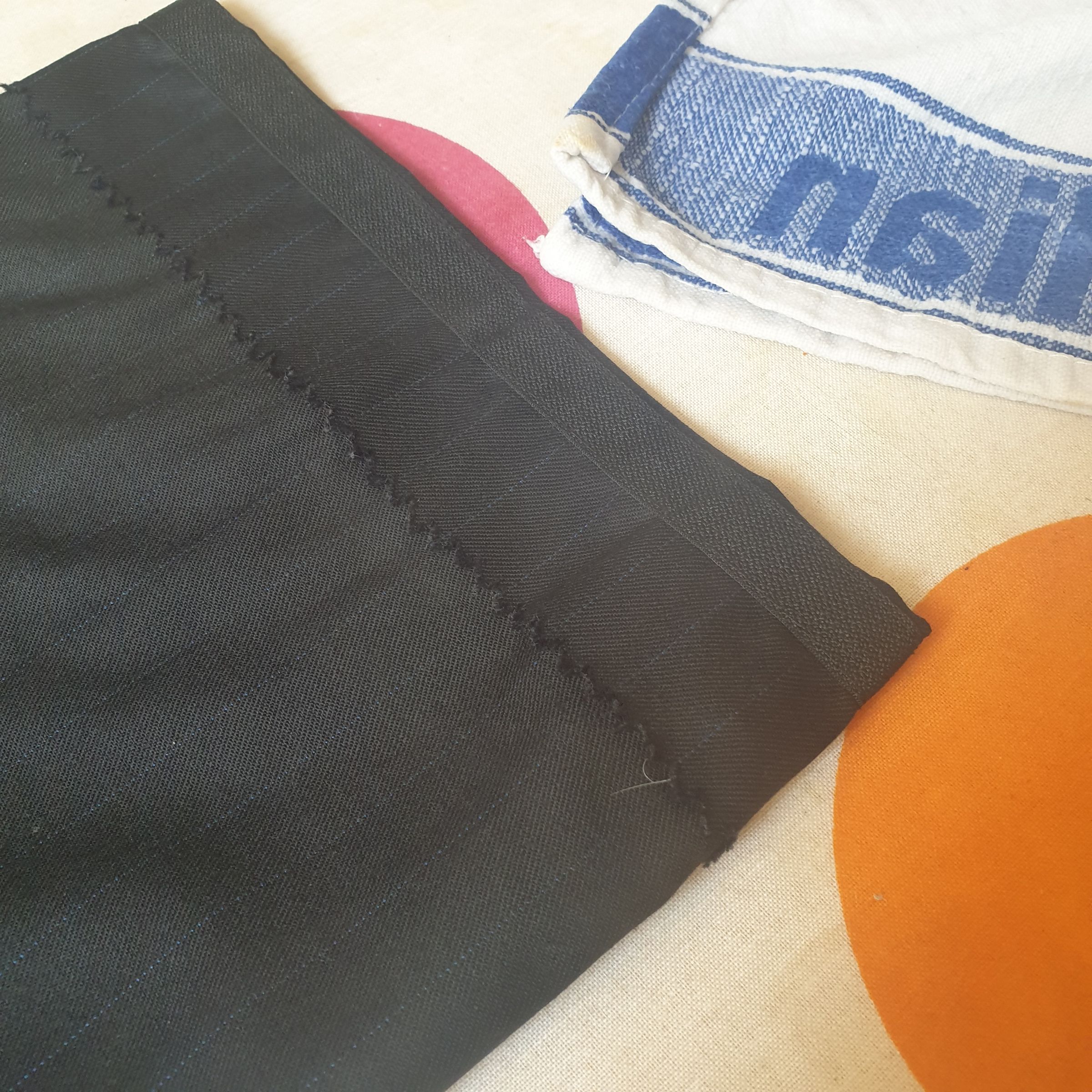 How to Use Hemming Tape (Wonderweb/Wundaweb) on Trousers 5 Steps