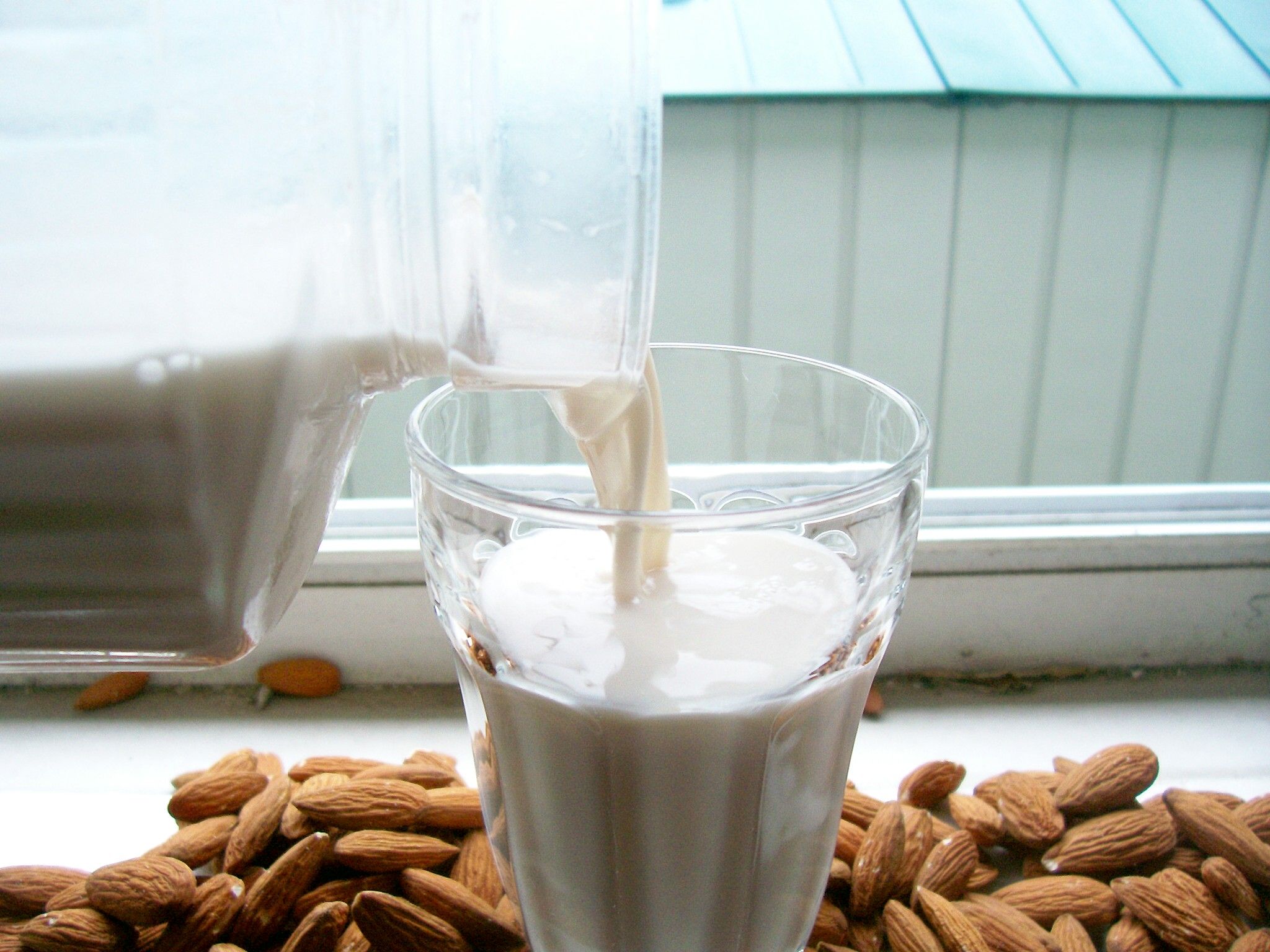 How to Milk an Almond (fresh Homemade Almond Milk, Easy) 5 Steps