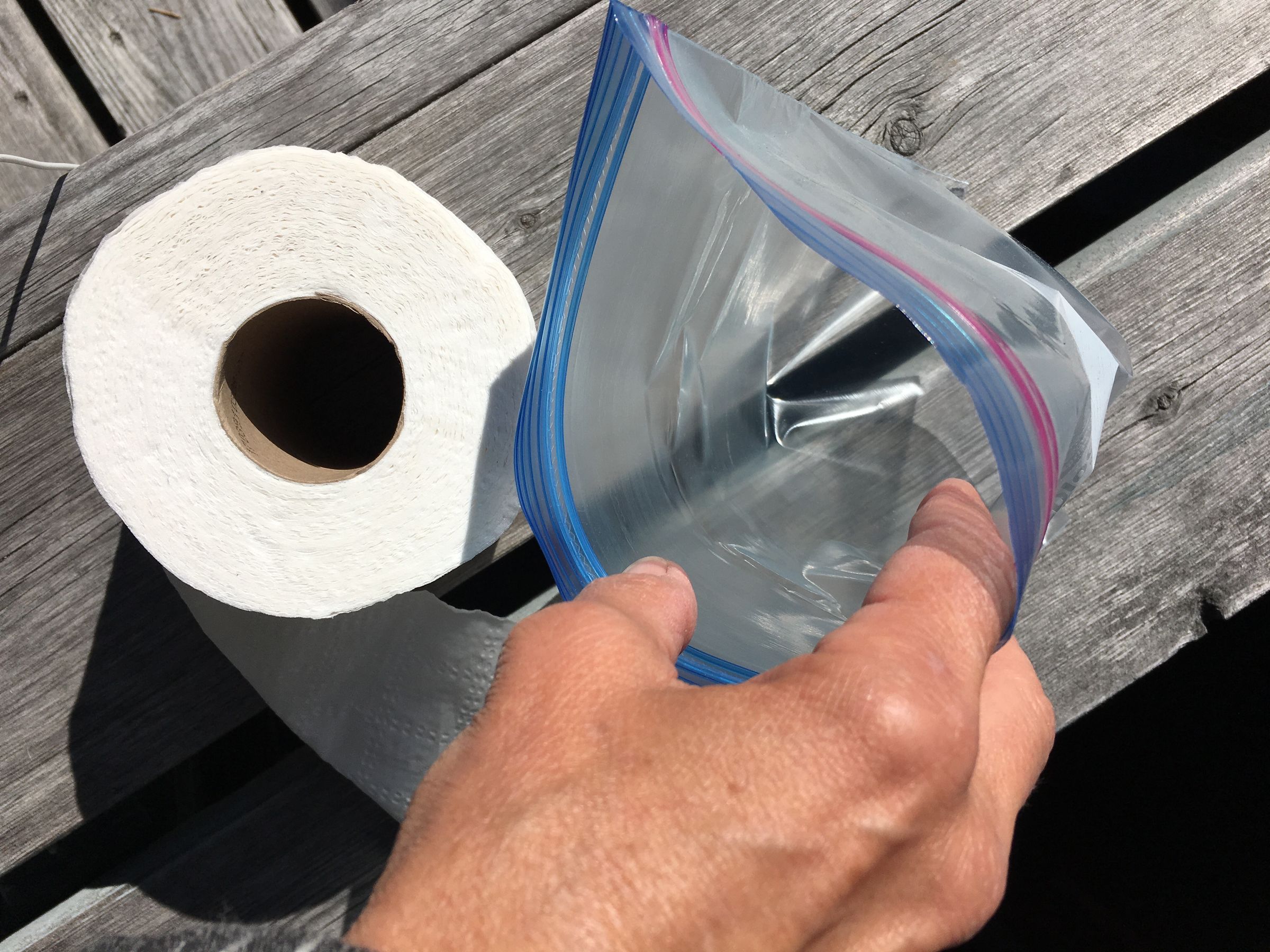 Ziplock Toilet Paper Dispenser Camping and Canoeing 4 Steps (with