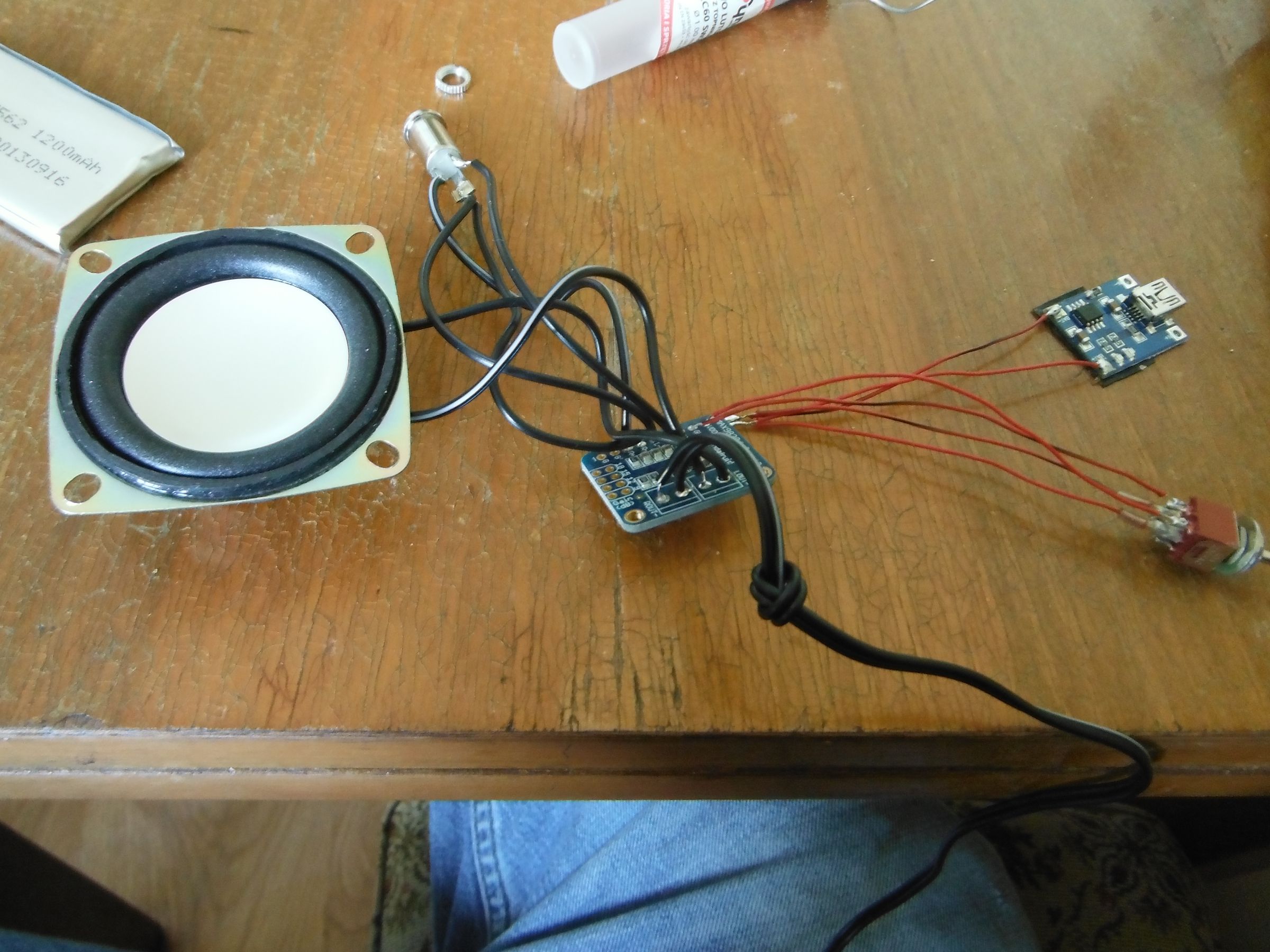 USB Speakers Into Portable Battery Powered Speakers! 6 Steps (with