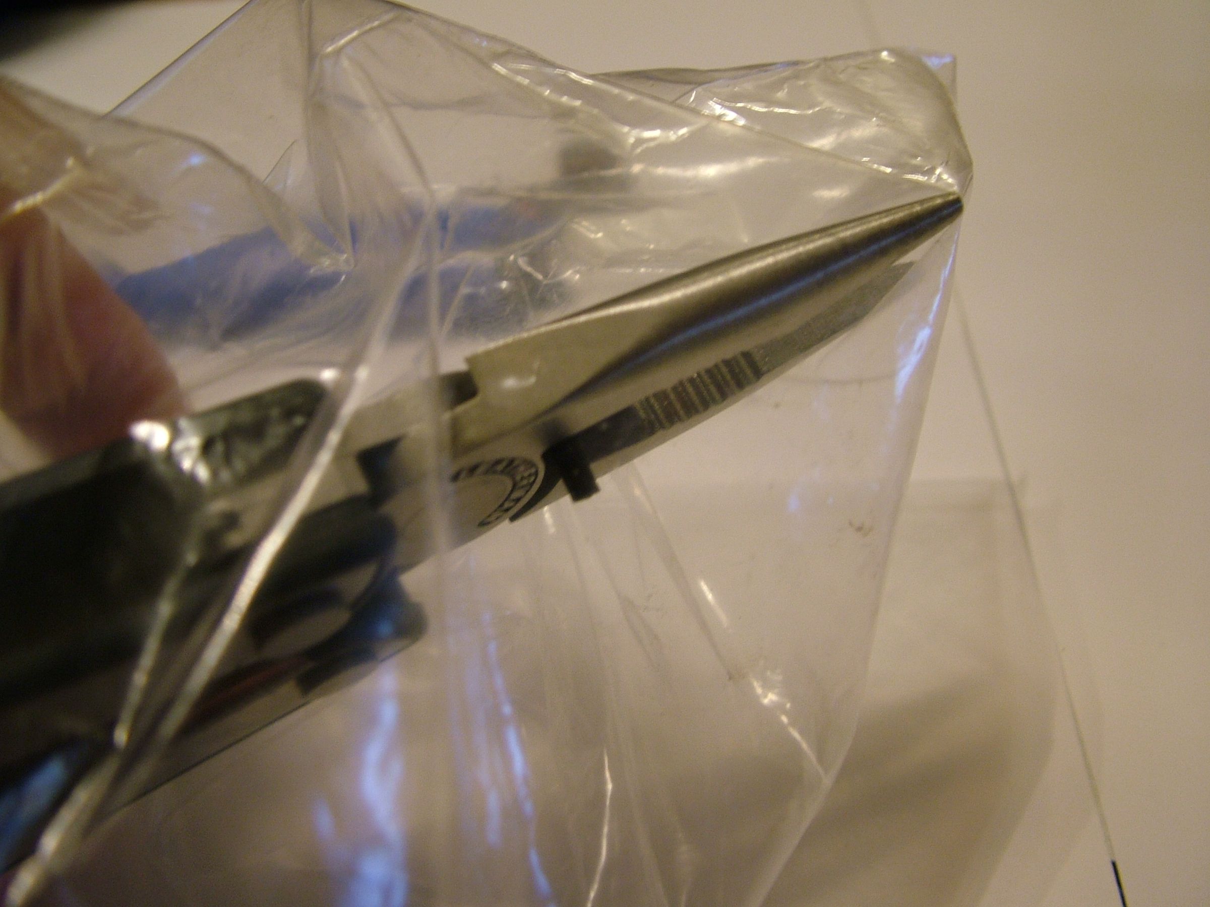 Replace Your Zippo Flint With Flint From a Dead BIC 4 Steps