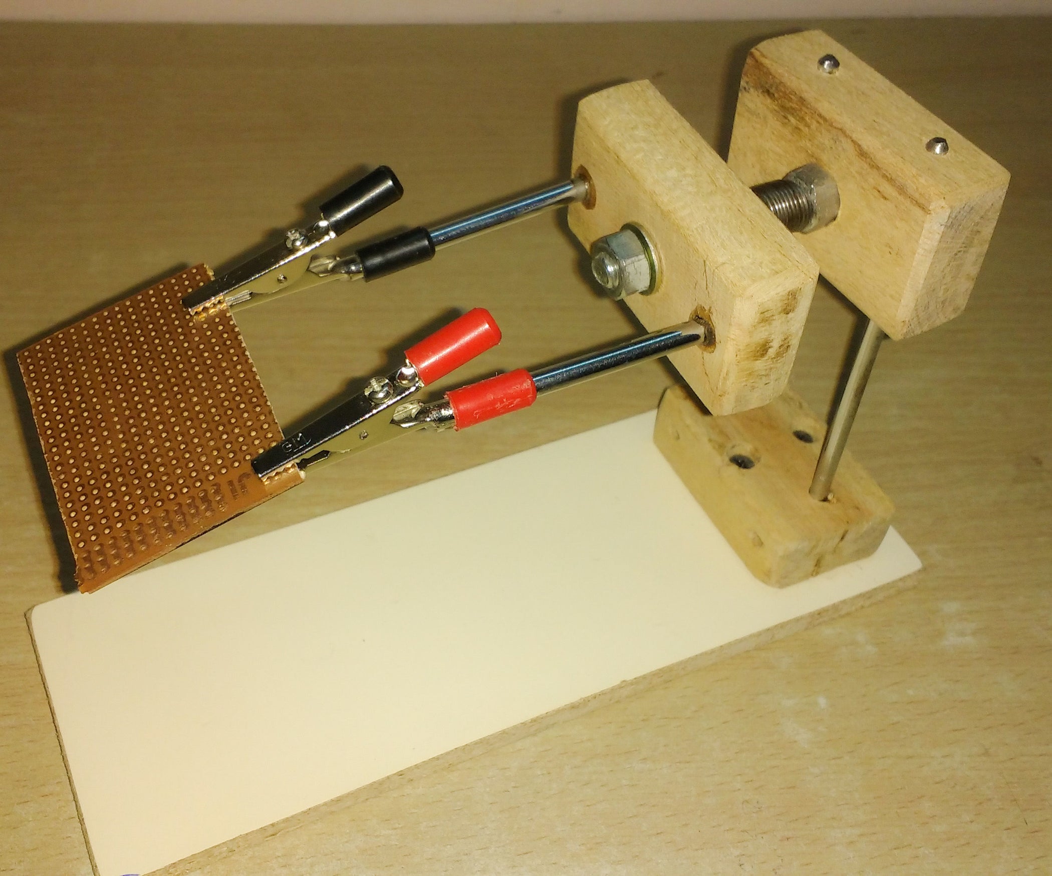 PCB HOLDER FOR EASY SOLDERING 4 Steps (with Pictures) Instructables