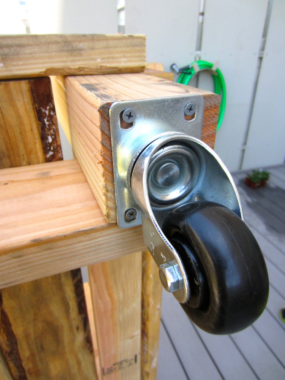 EASY RAISED GARDEN BED ON CASTERS FOR PATIO OR DECK 11 Steps (with