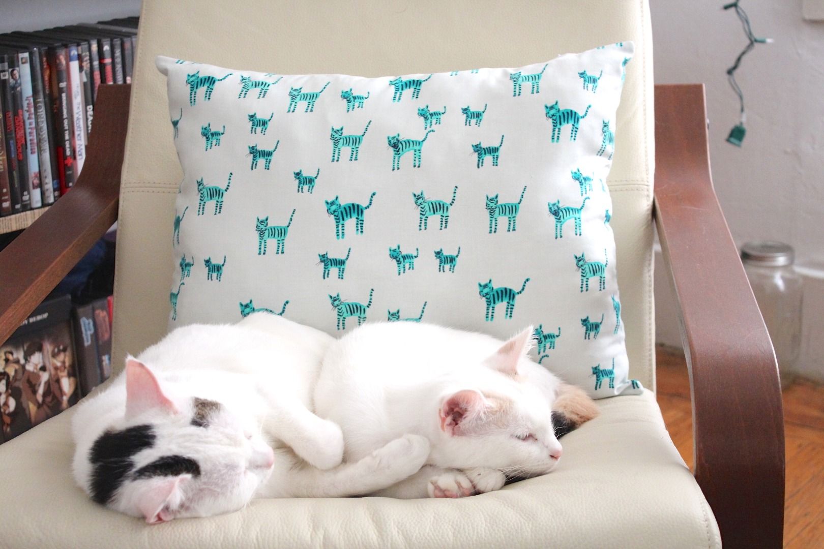 How to Sew a Zippered Pillow Cover 10 Steps (with Pictures