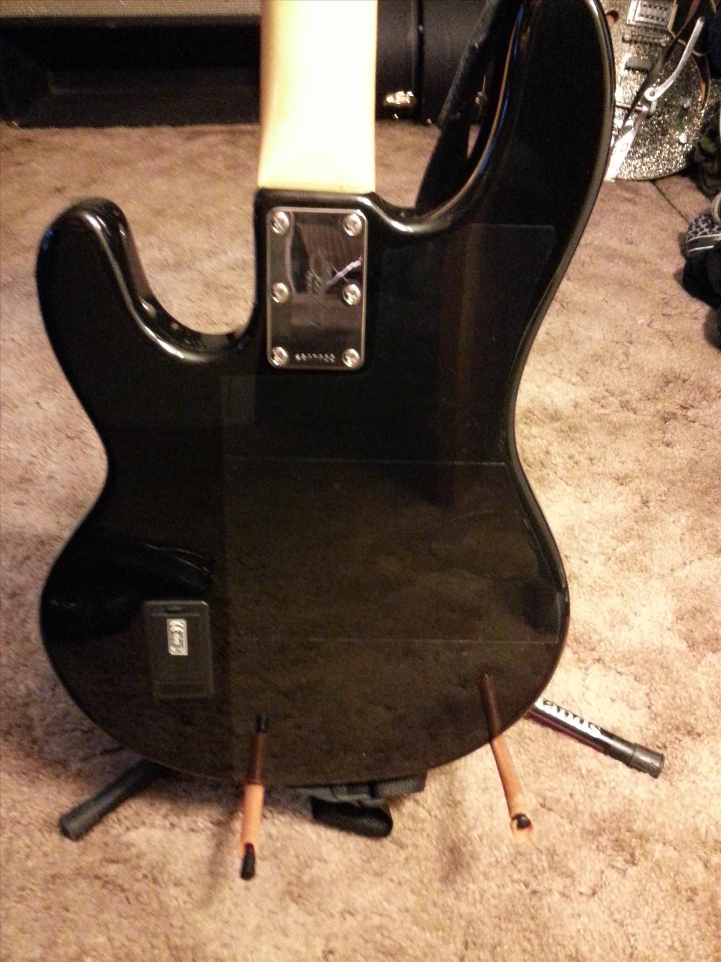 Invisible Guitar Scratch Pad (Buckle Rash Protector) 6 Steps