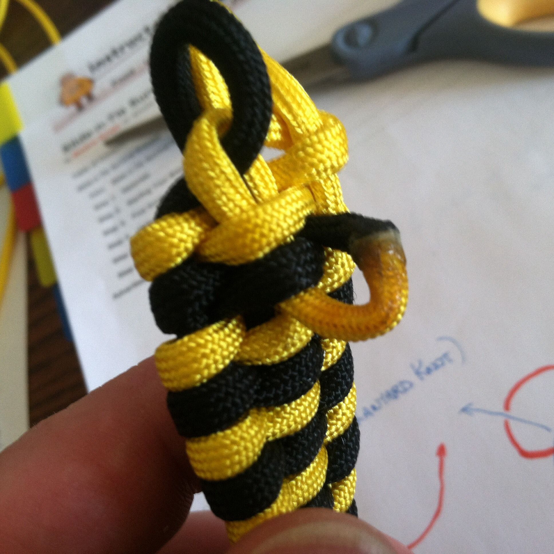 Ladder Bracket Or Trilobite Paracord Bracelet 8 Steps Instructables