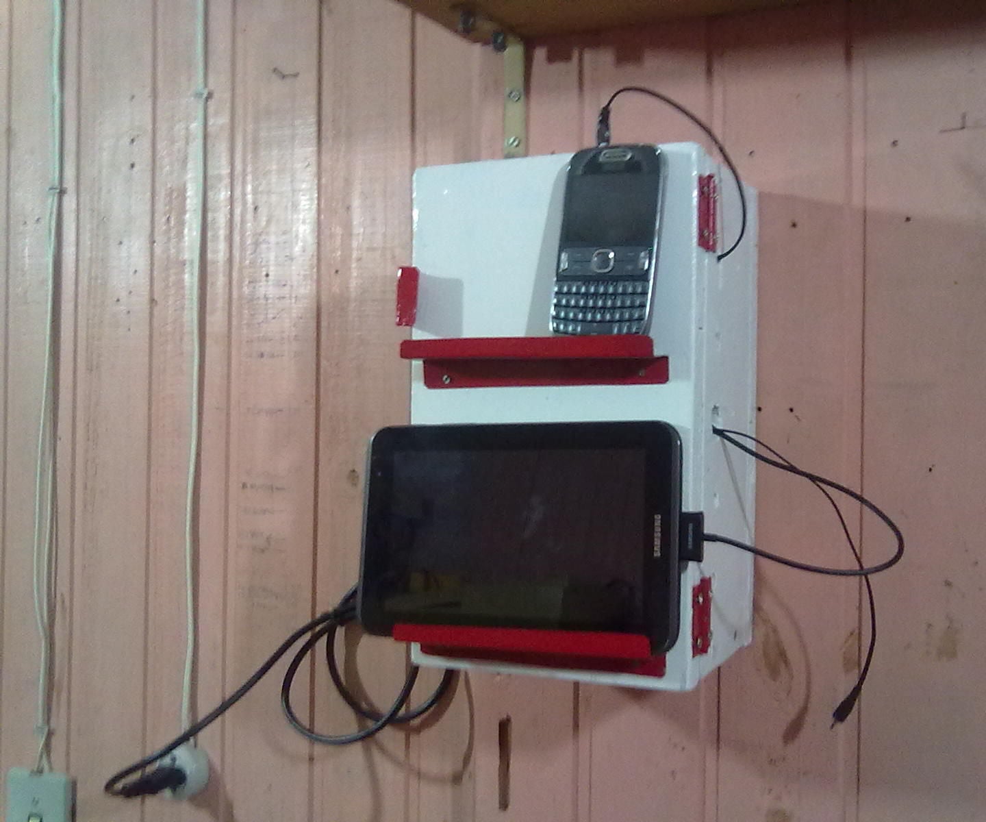 Cell Phone Dock Charging Station From Scrap Materials 10 Steps
