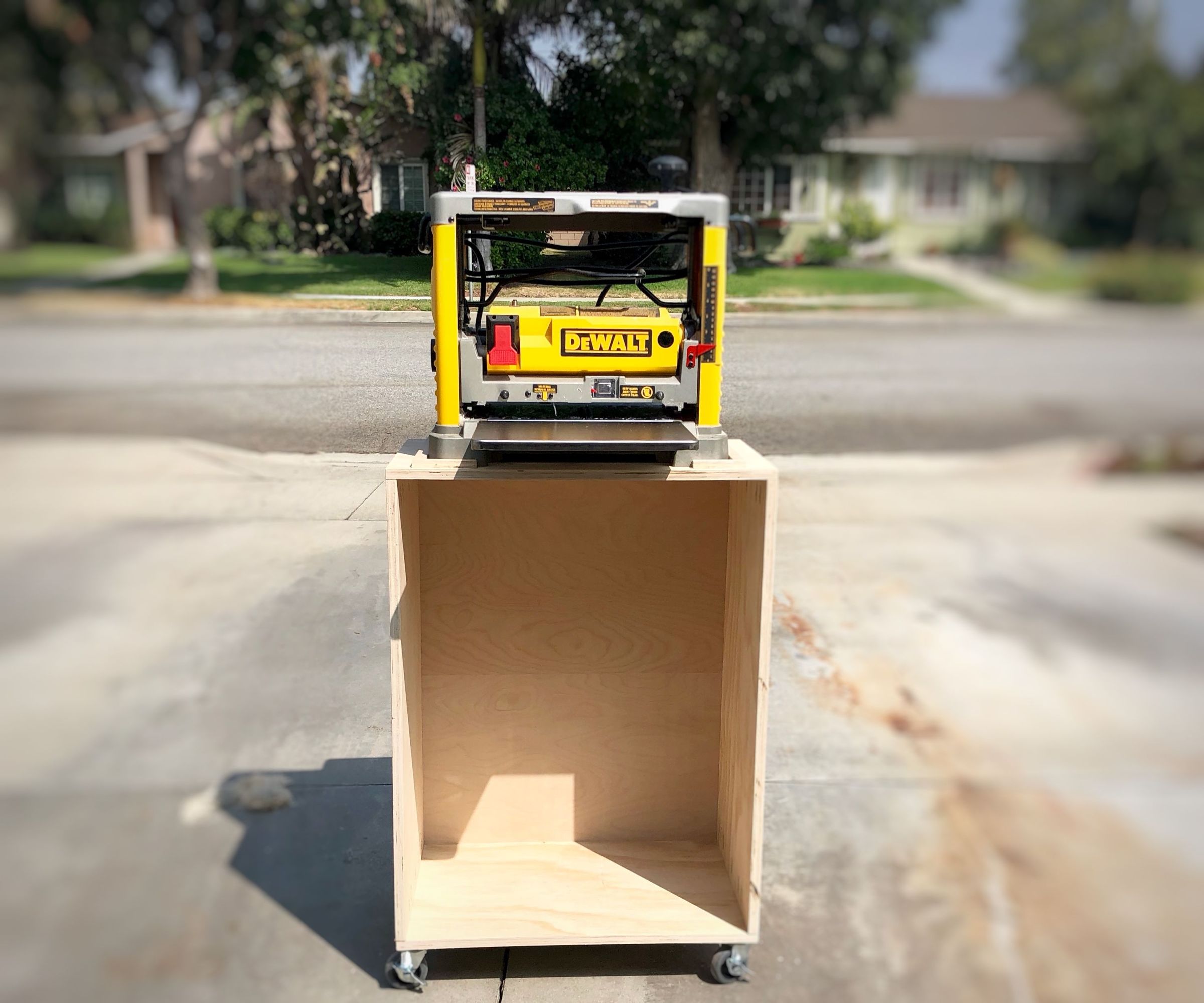 DIY guide for Mobile Planer Cart/Shop Stand with step-by-step instructions