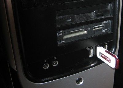 How to Plug in a Flash Drive to Your Computer : 4 Steps - Instructables