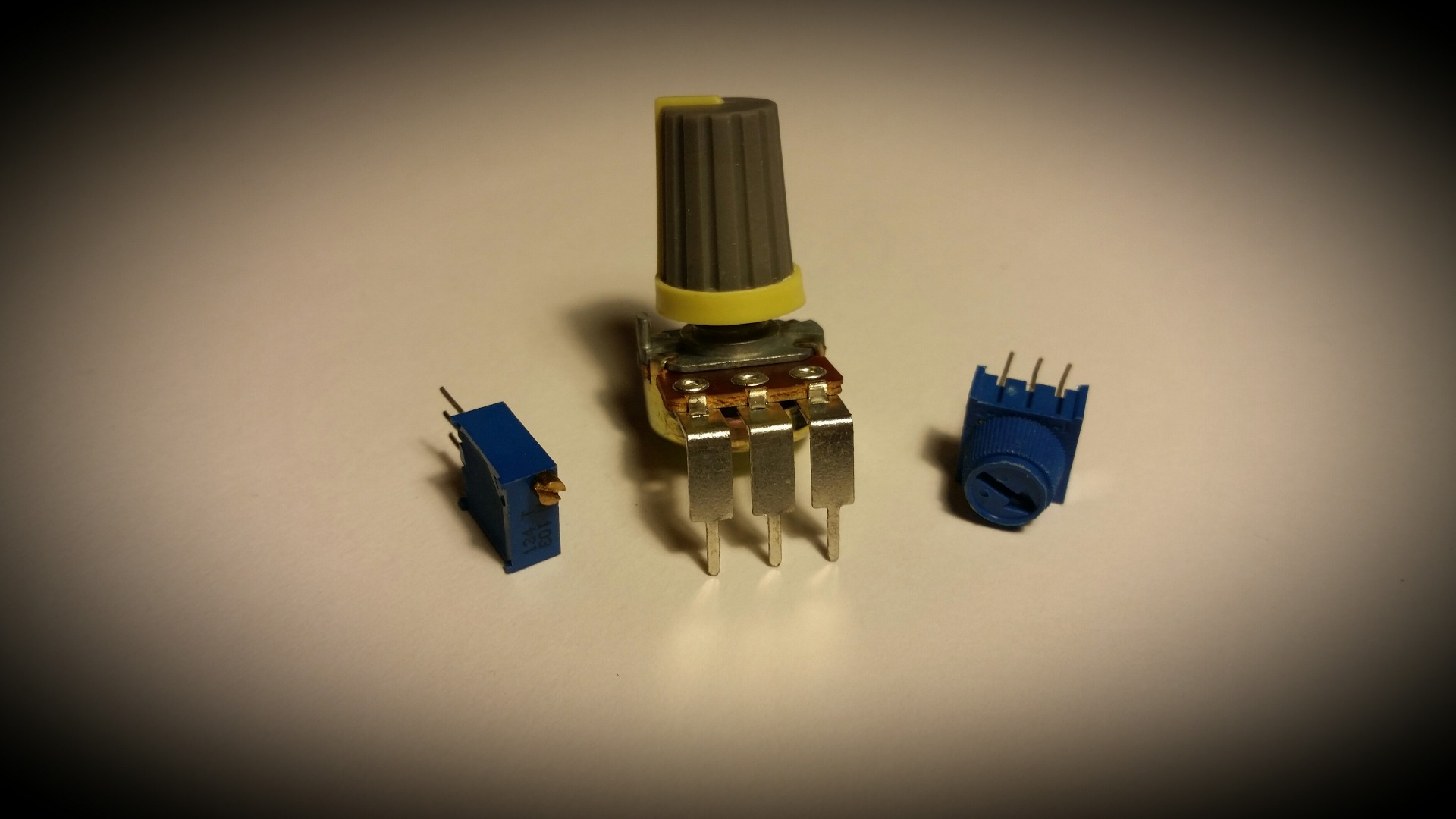 How to Use a Potentiometer As a Voltage Divider. 5 Steps (with