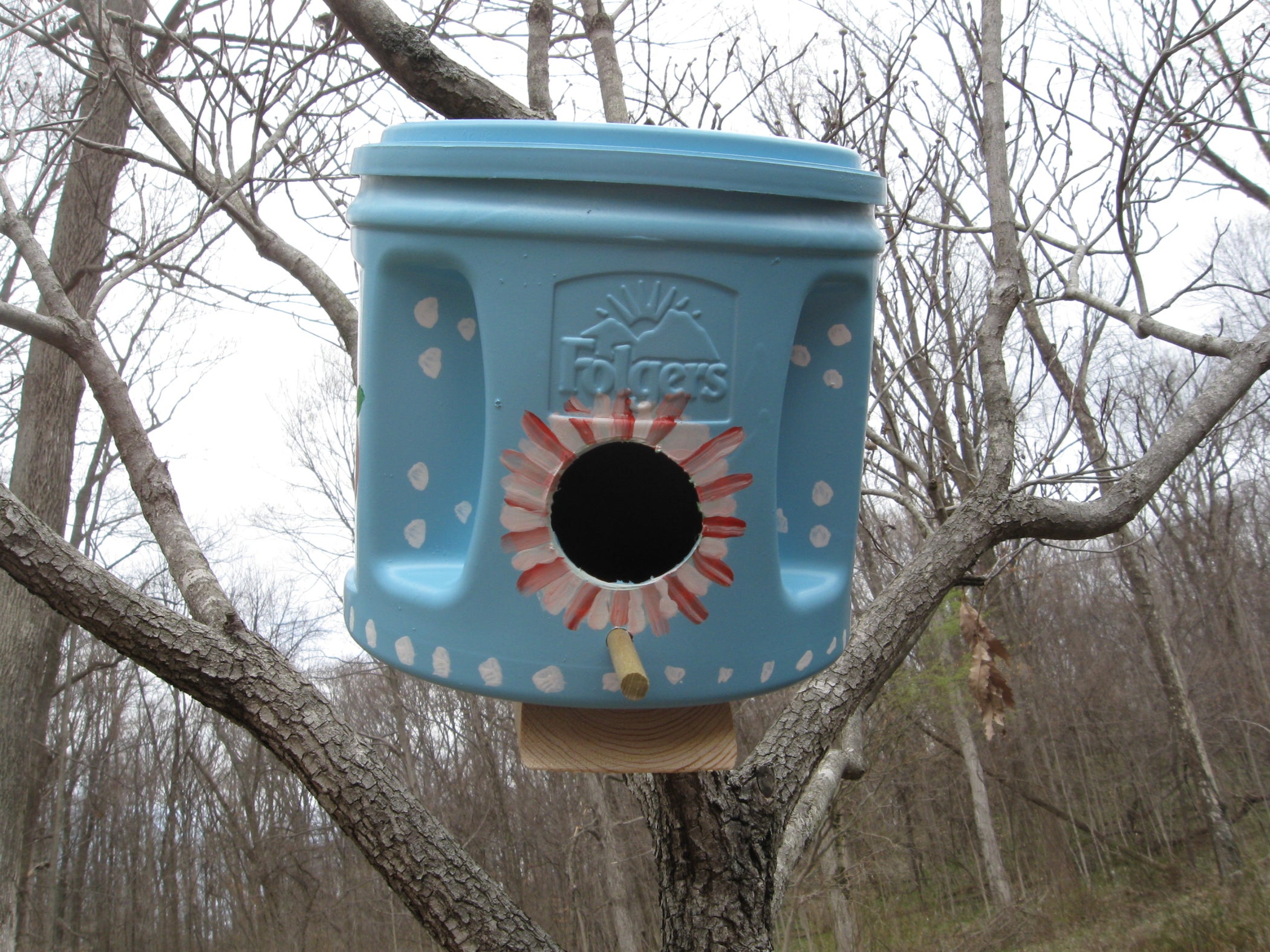 Green Birdhouses Using Folgers Cans Instructables