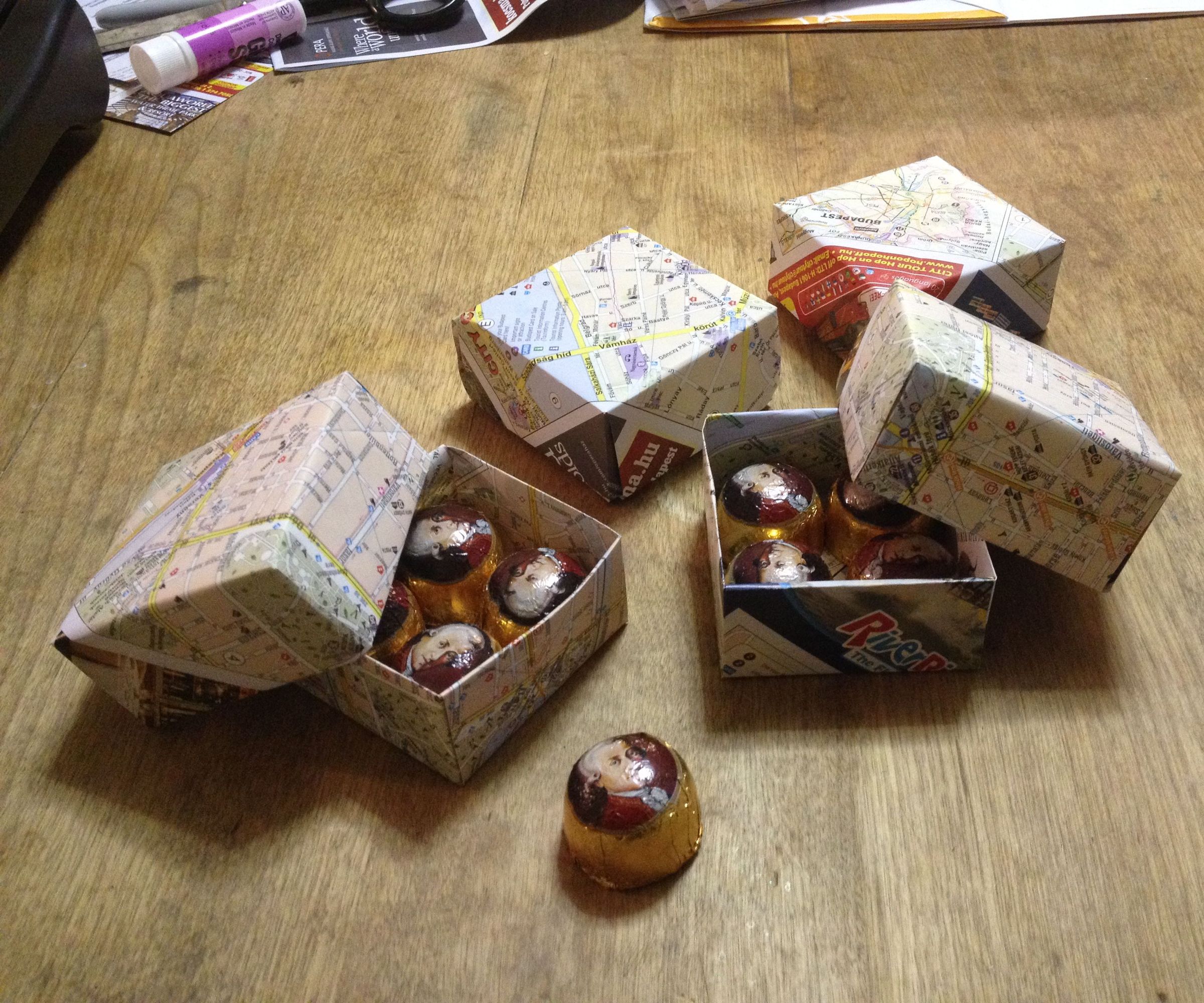 candy box made of souvenir maps DIY Project DIY Project Image
