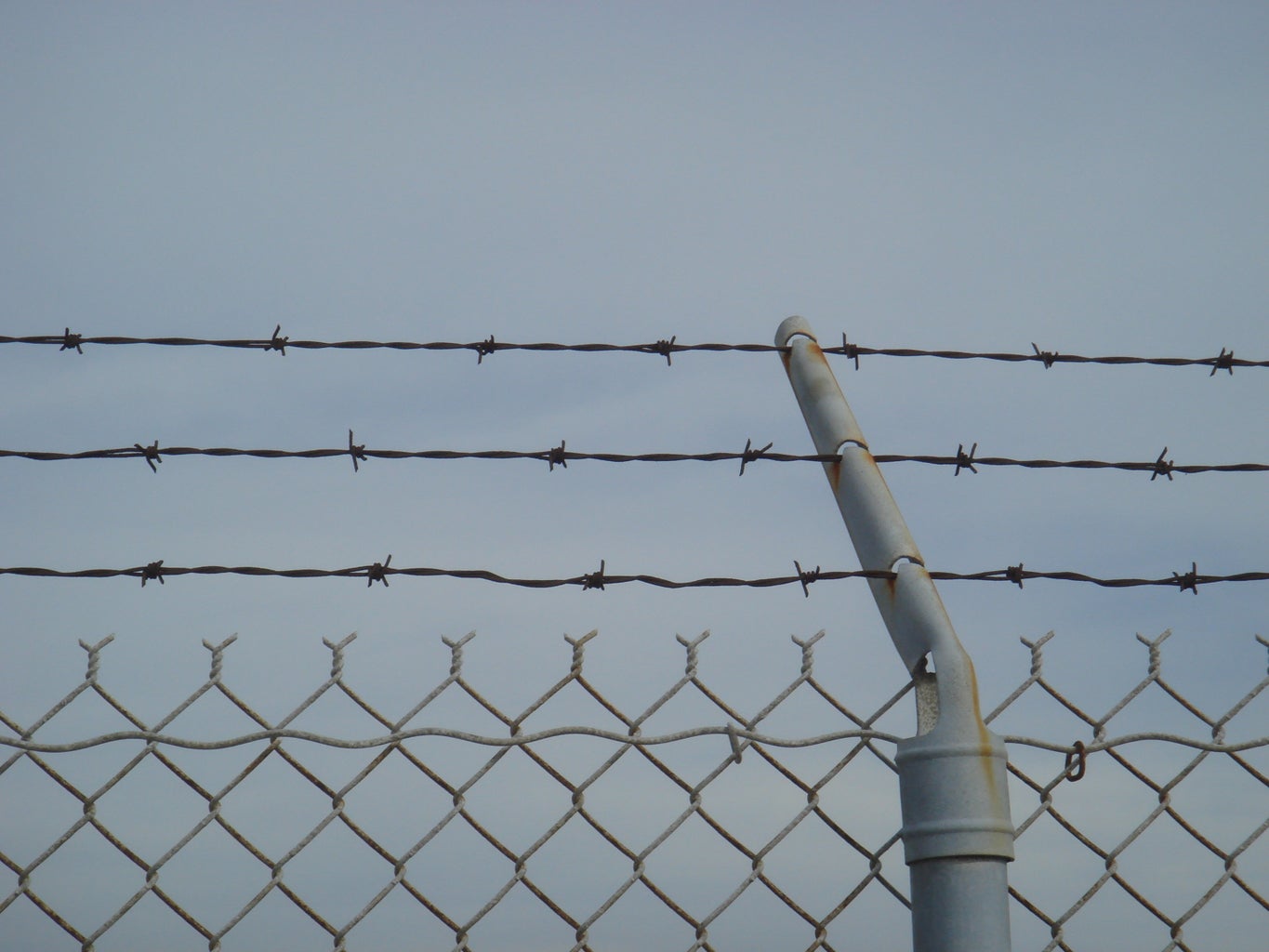 Get Over A Barbed Wire Fence : 4 Steps (With Pictures) - Instructables