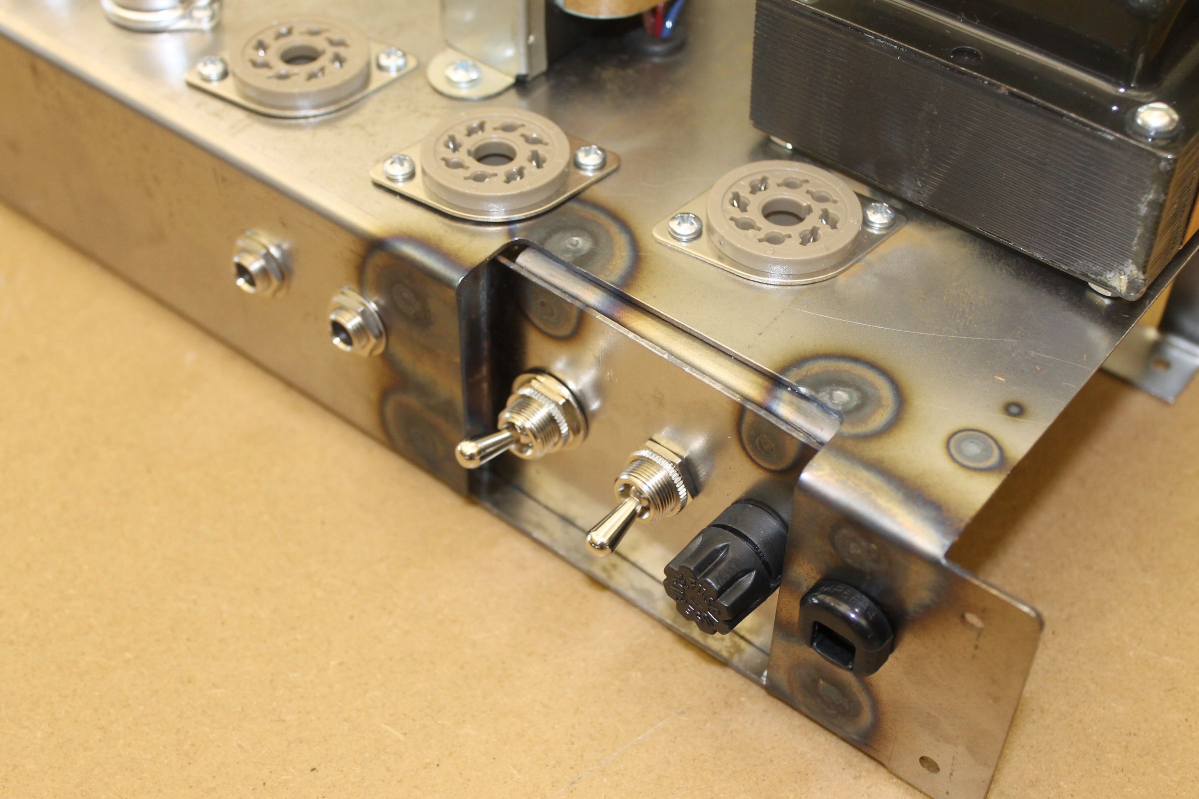 Make a Guitar Amplifier Chassis Out of Sheet Metal 8 Steps