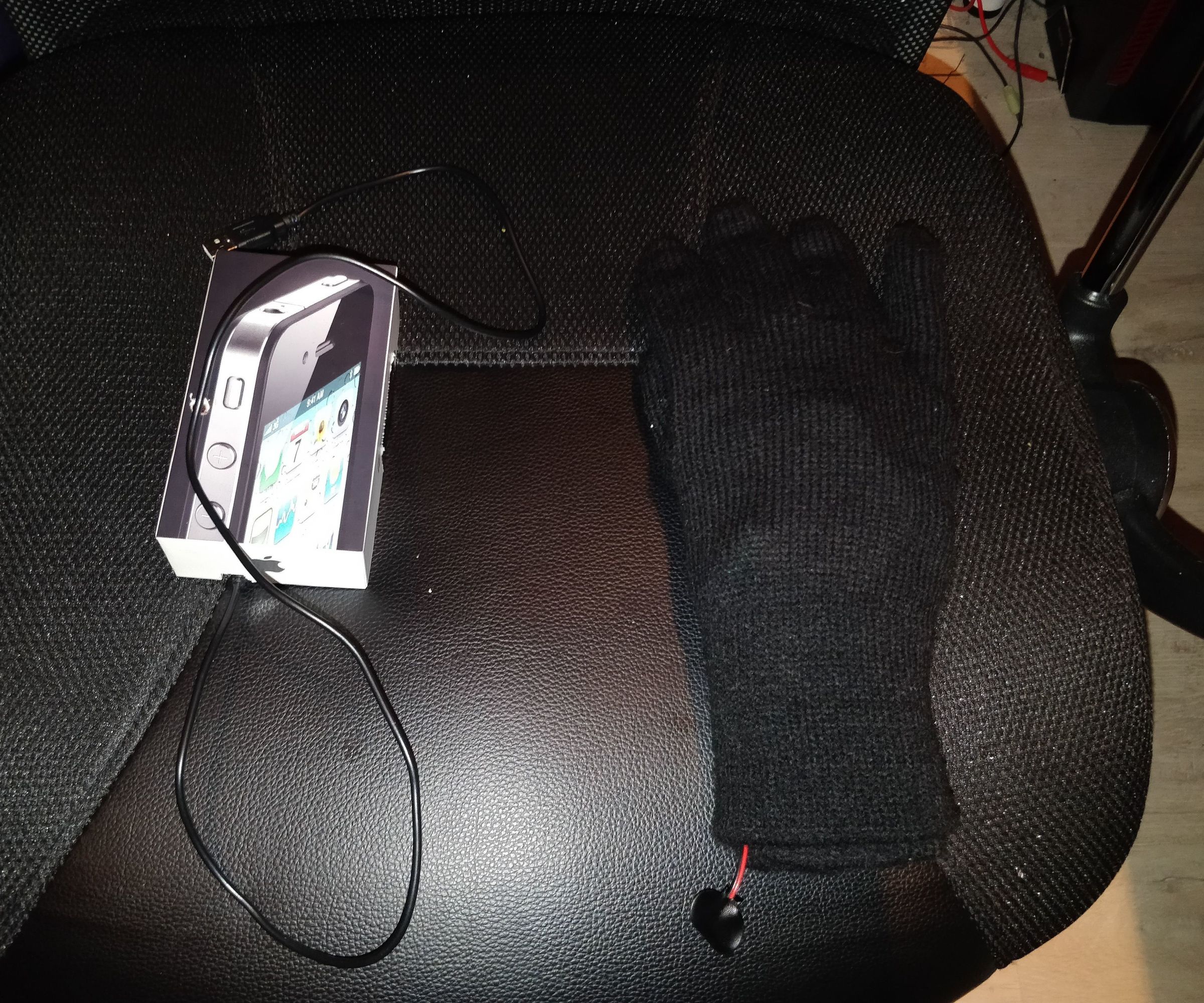 wizard glove: an arduino controlled controller glove DIY Project DIY Project Image