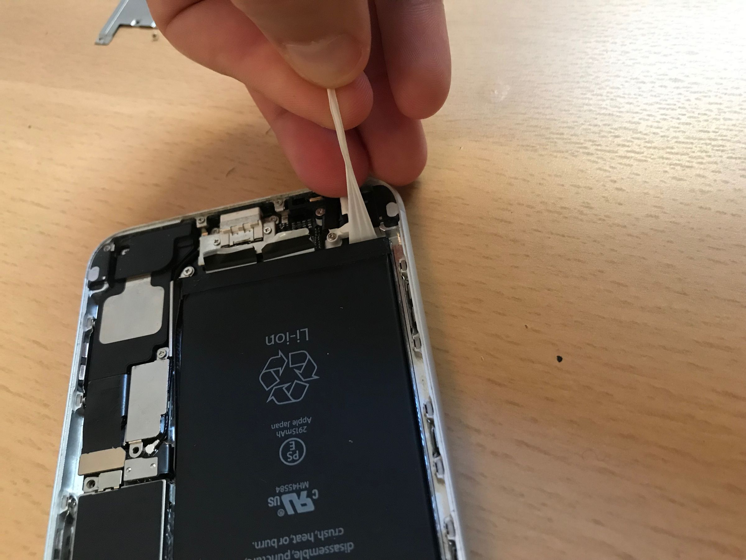 Iphone 6 Plus Battery Replacement Guide To Replace The Internal Battery 12 Steps With Pictures Instructables