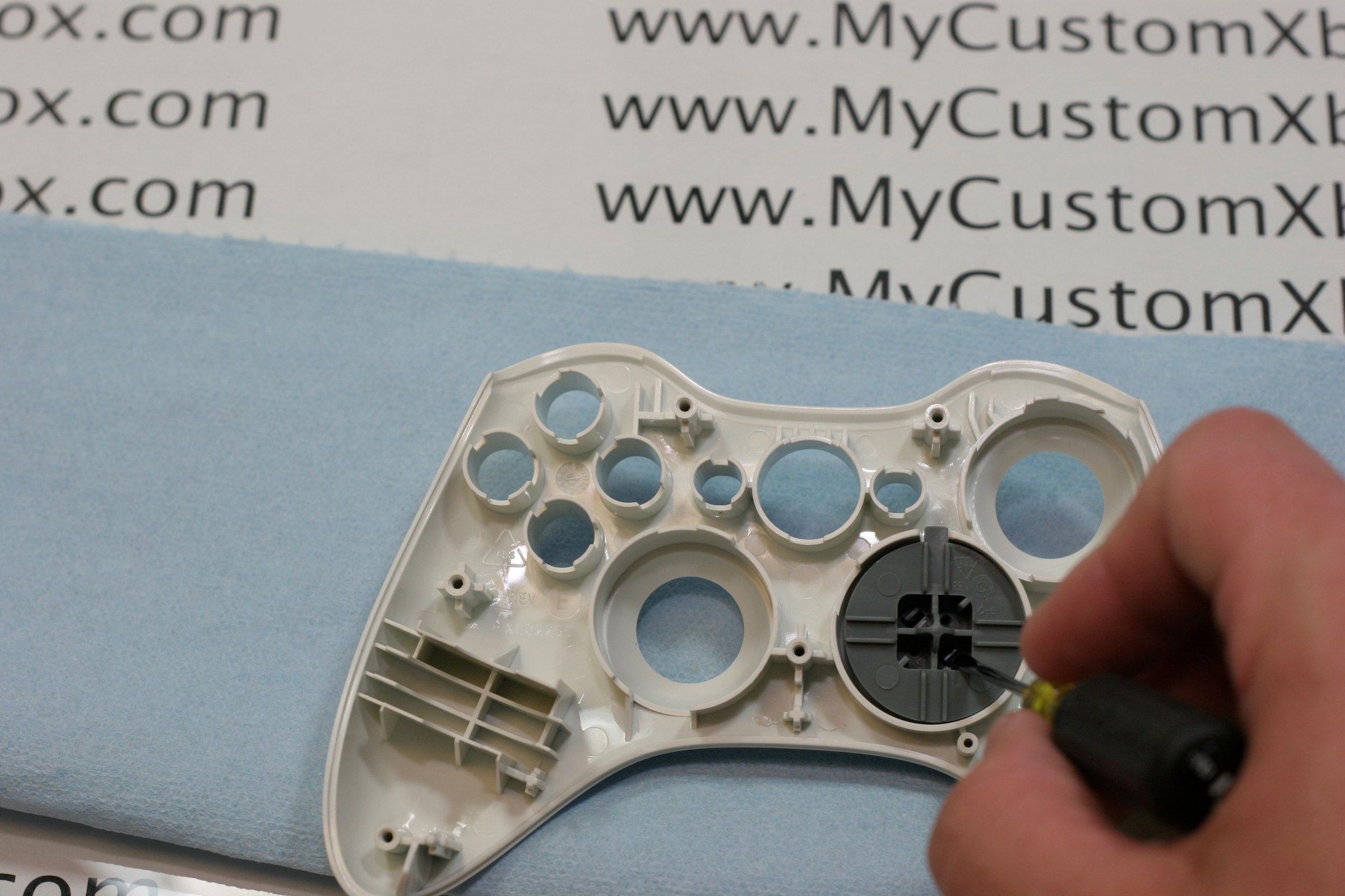 How to Disassemble an Xbox 360 Wireless Controller 18 Steps