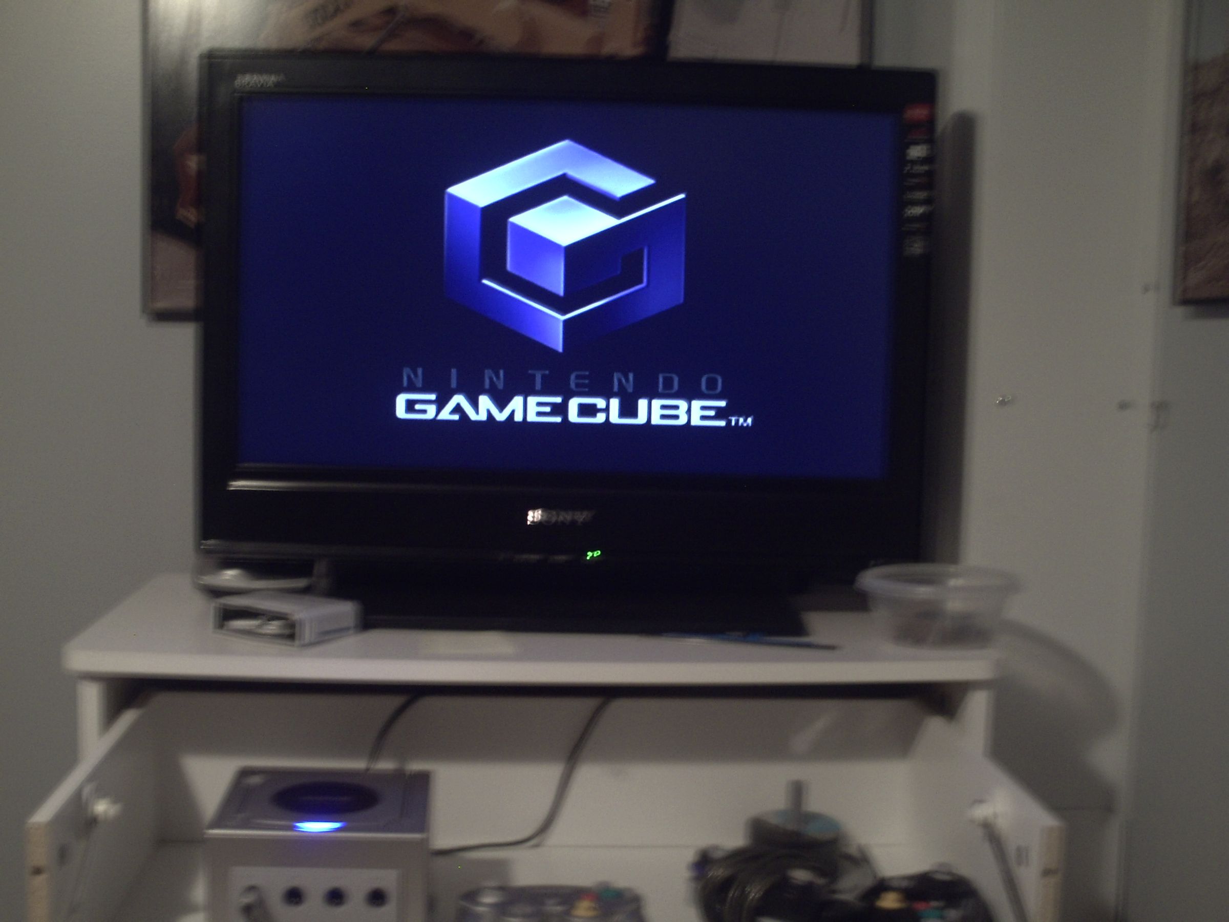 How to Replace the Power Light in Your Nintendo Gamecube 6 Steps