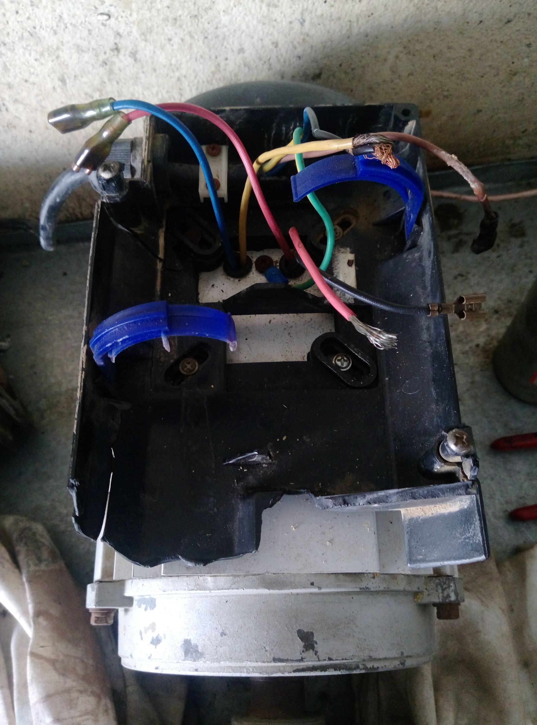 Black & Decker ASI300 Replaceable Fuse Upgrade 5 Steps