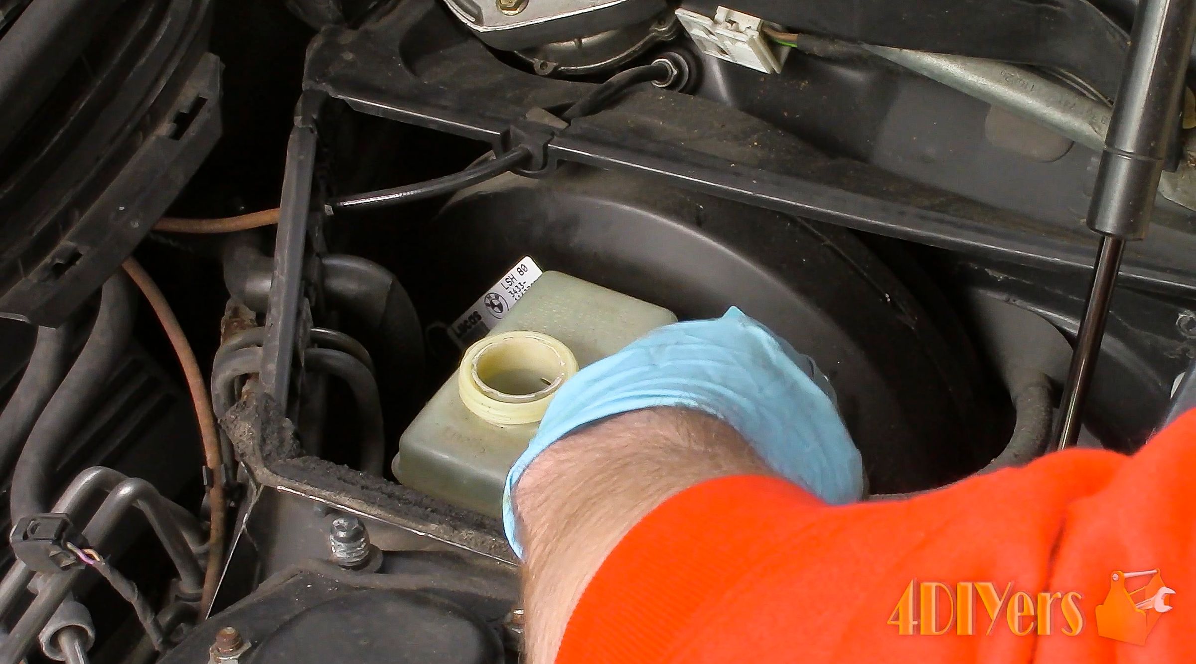 How to Do a Brake Fluid System Flush 4 Steps (with Pictures