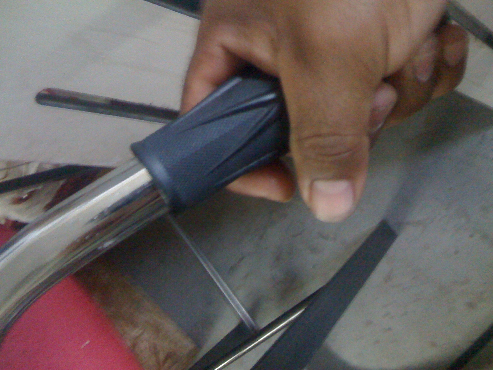 How to Remove Your Handlebar Grips in One Piece 3 Steps Instructables